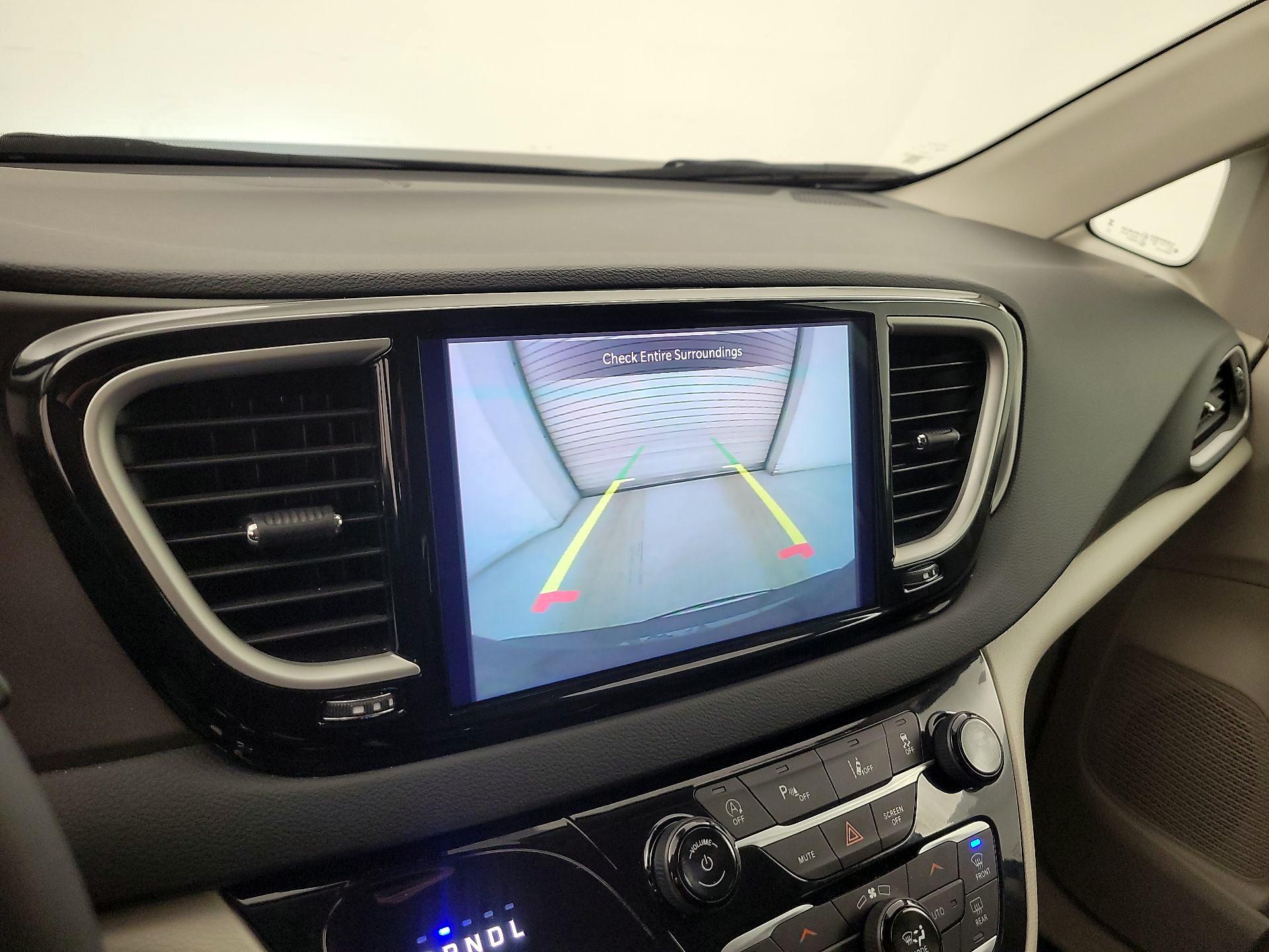 Thumbnail: 2023 Chrysler Pacifica - 14