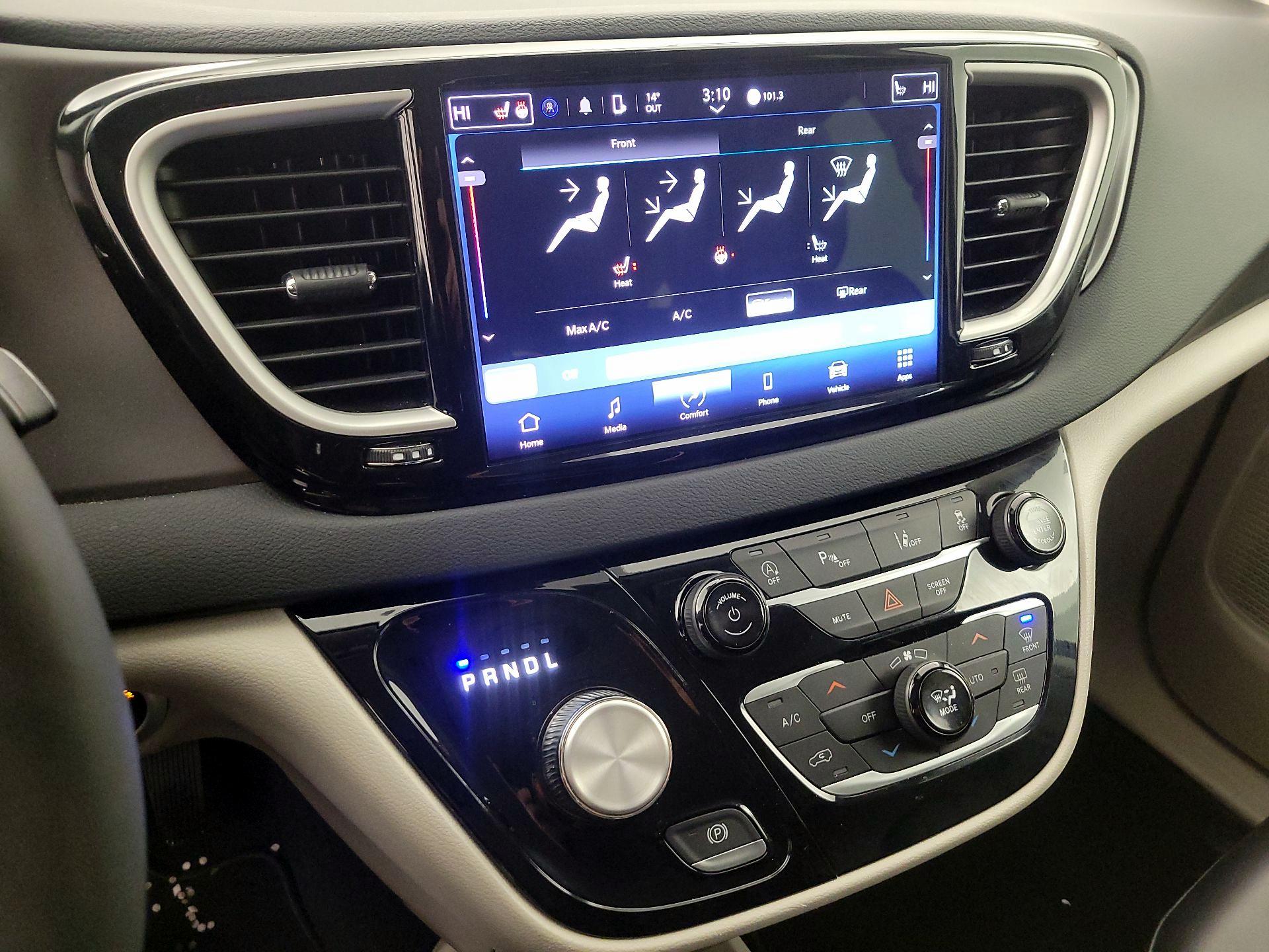 Thumbnail: 2023 Chrysler Pacifica - 16