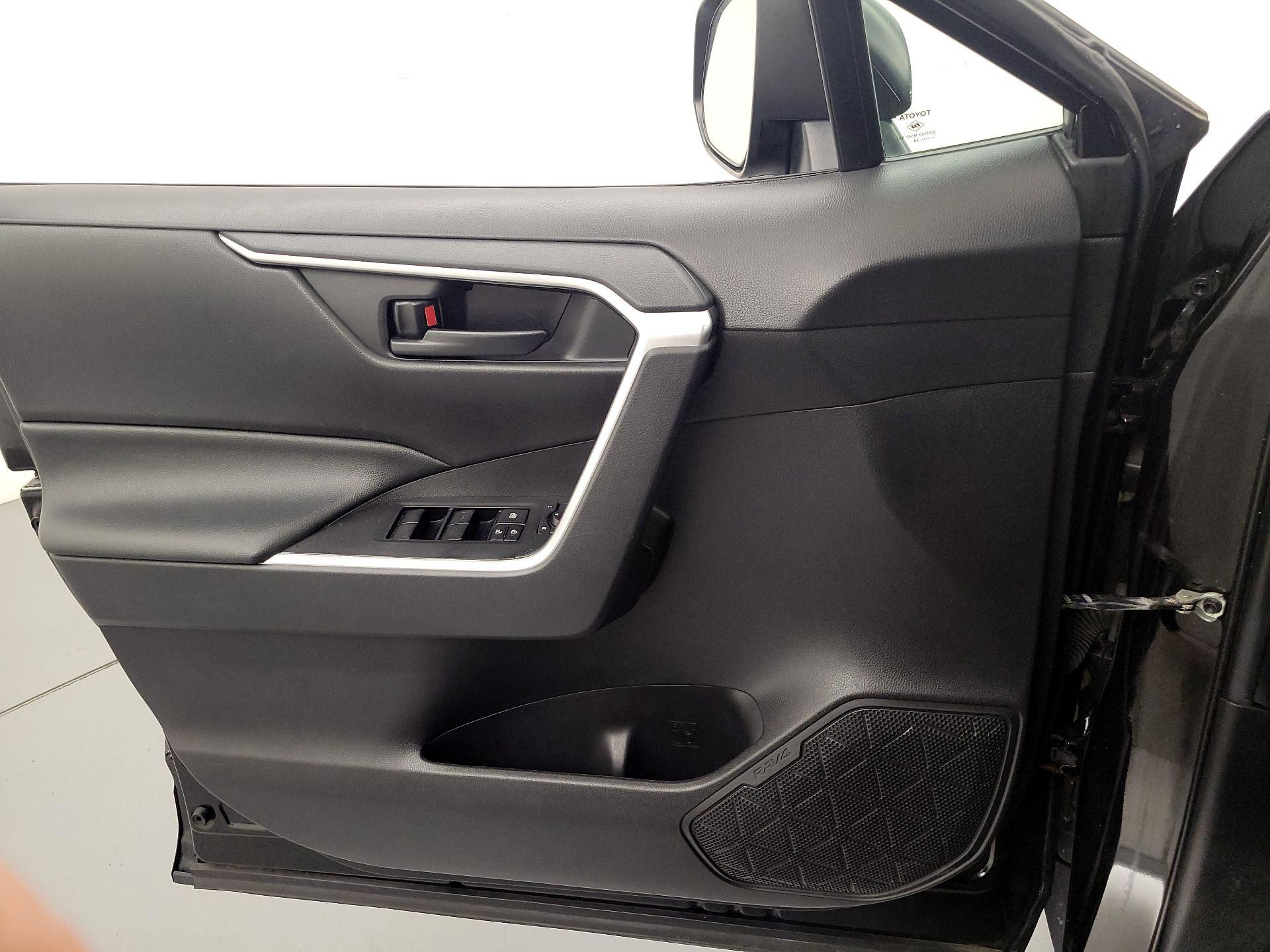 Thumbnail: 2020 Toyota RAV4 - 12