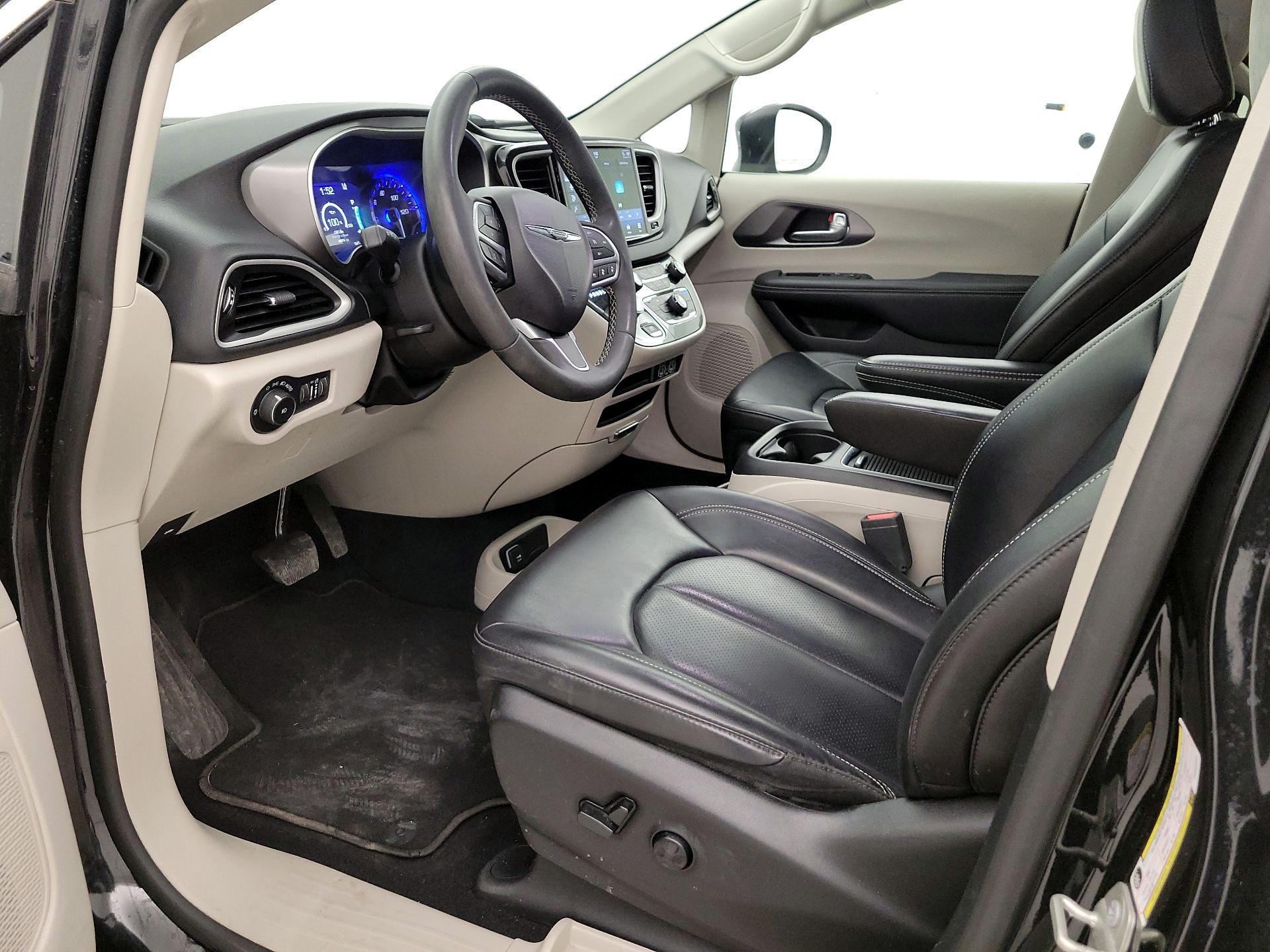 Thumbnail: 2023 Chrysler Pacifica - 11