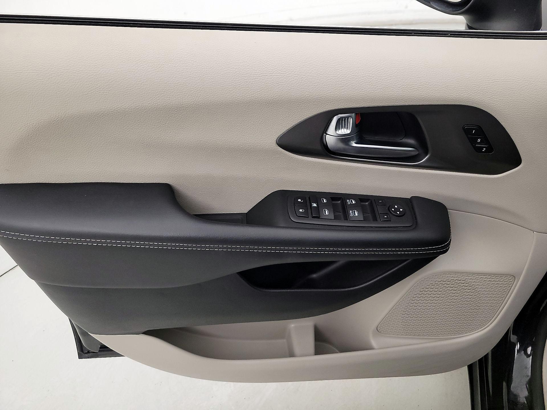 Thumbnail: 2023 Chrysler Pacifica - 12