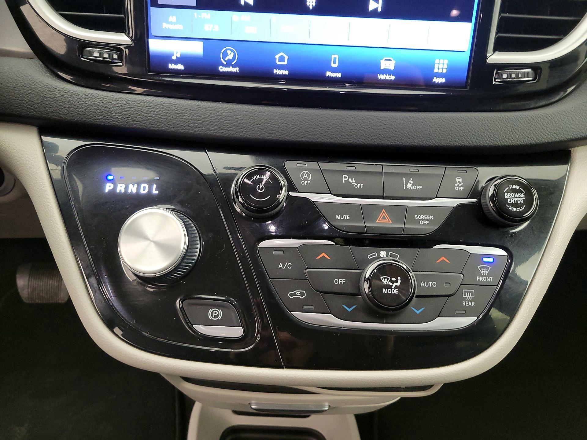 Thumbnail: 2023 Chrysler Pacifica - 17