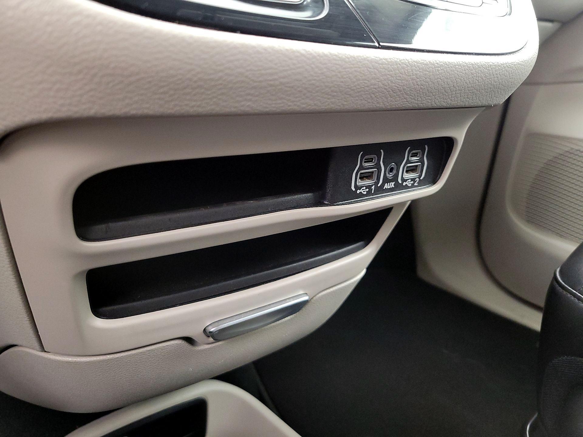 Thumbnail: 2023 Chrysler Pacifica - 18