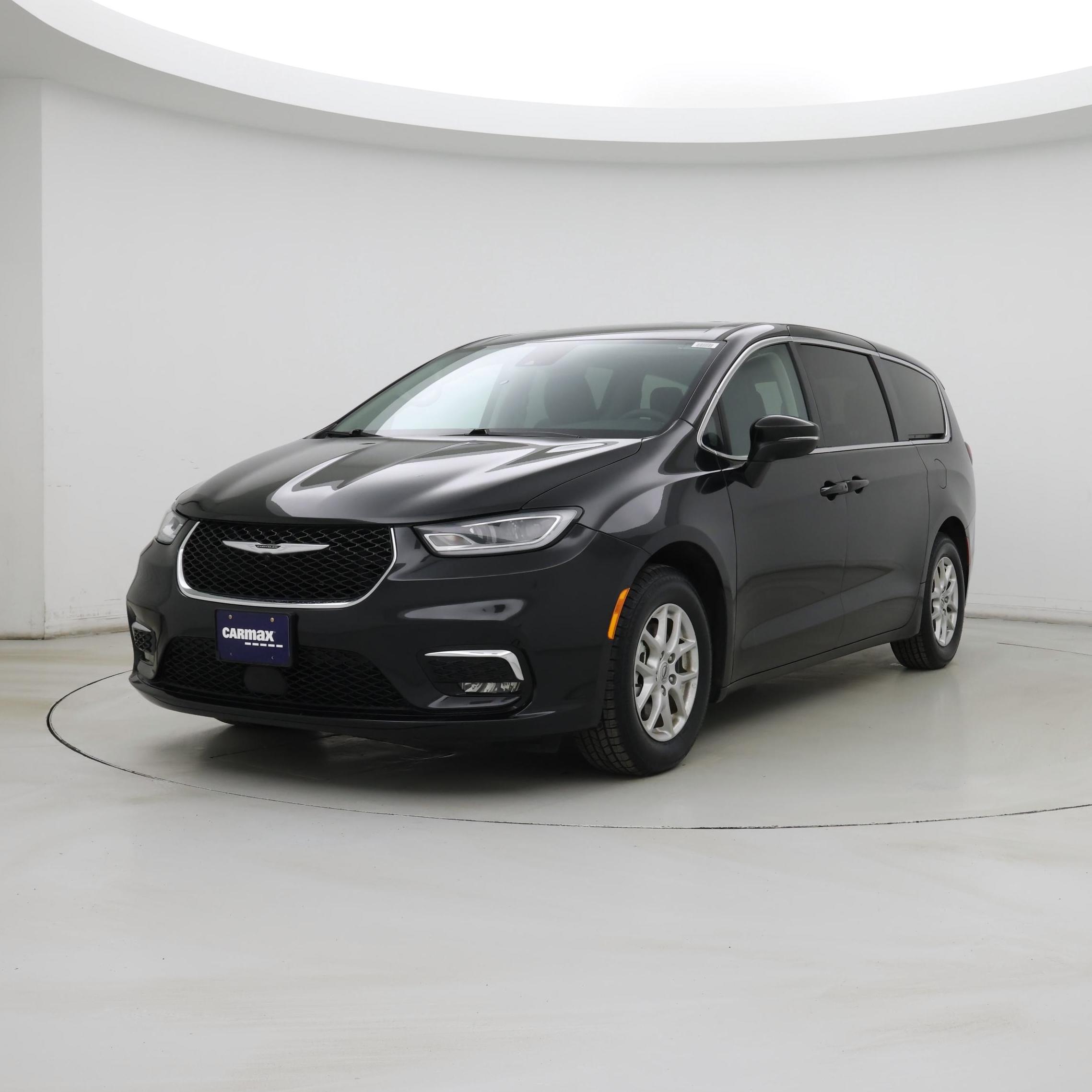 Thumbnail: 2023 Chrysler Pacifica - 4