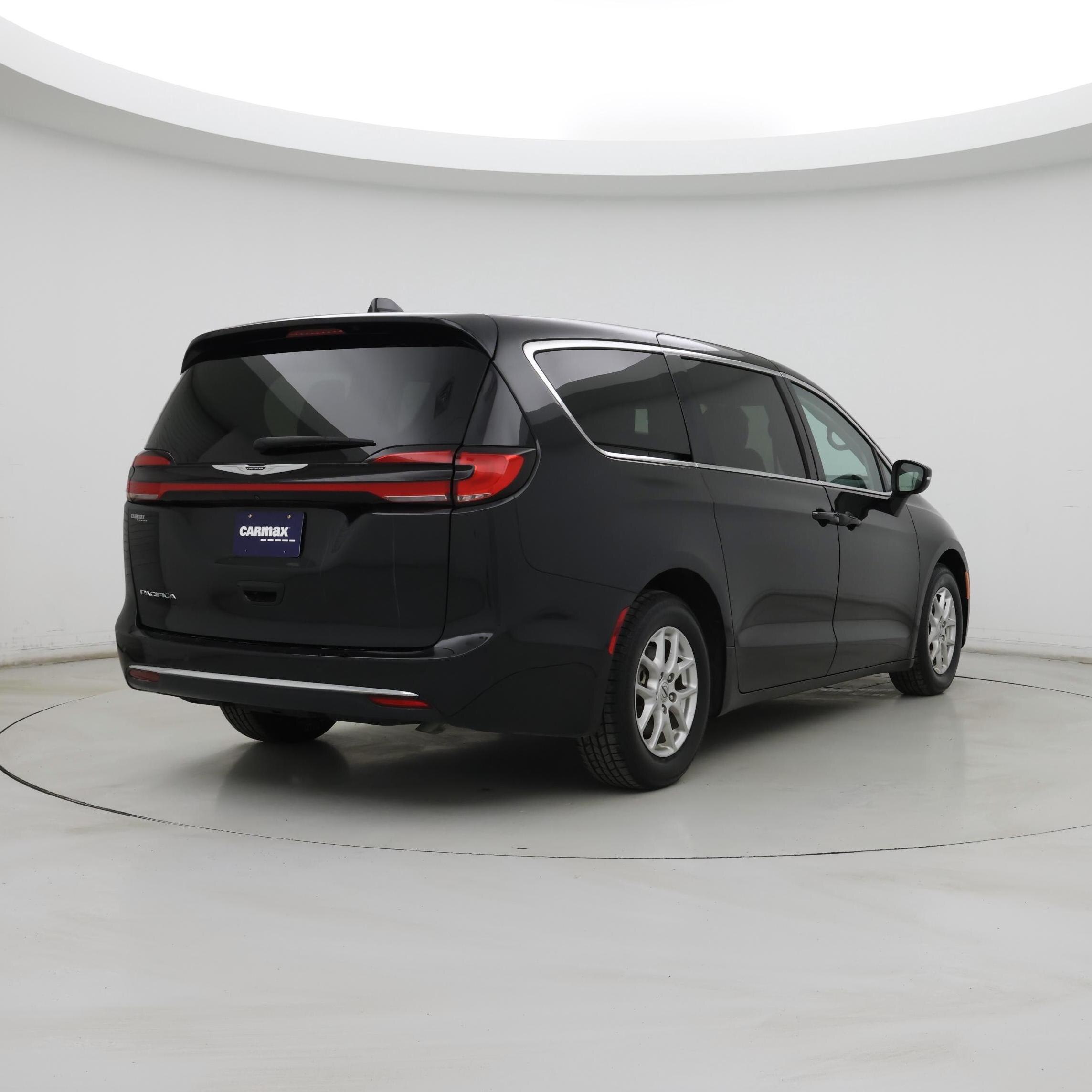 Thumbnail: 2023 Chrysler Pacifica - 8