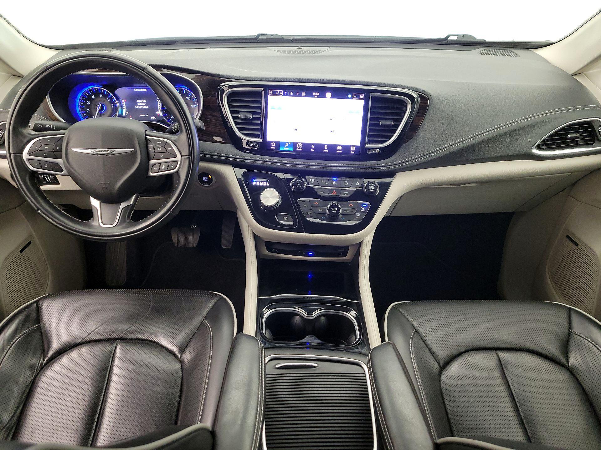 Thumbnail: 2022 Chrysler Pacifica - 9