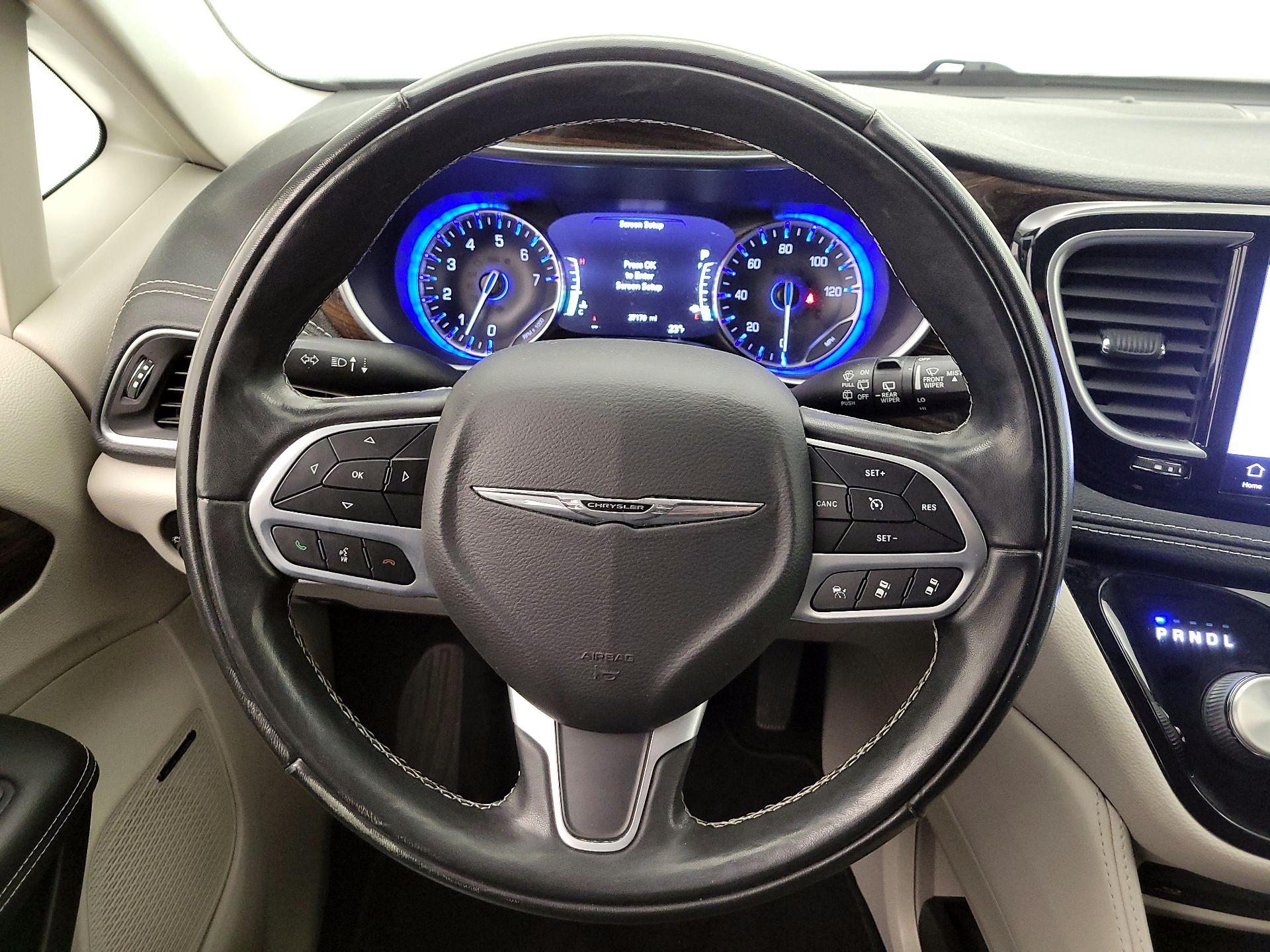 Thumbnail: 2022 Chrysler Pacifica - 10