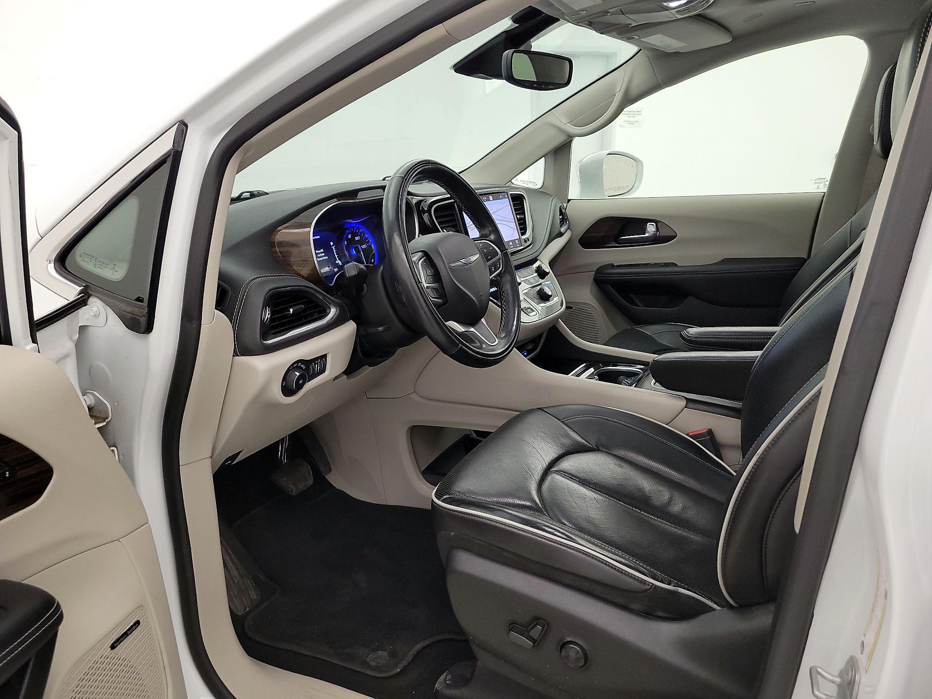 Thumbnail: 2022 Chrysler Pacifica - 11