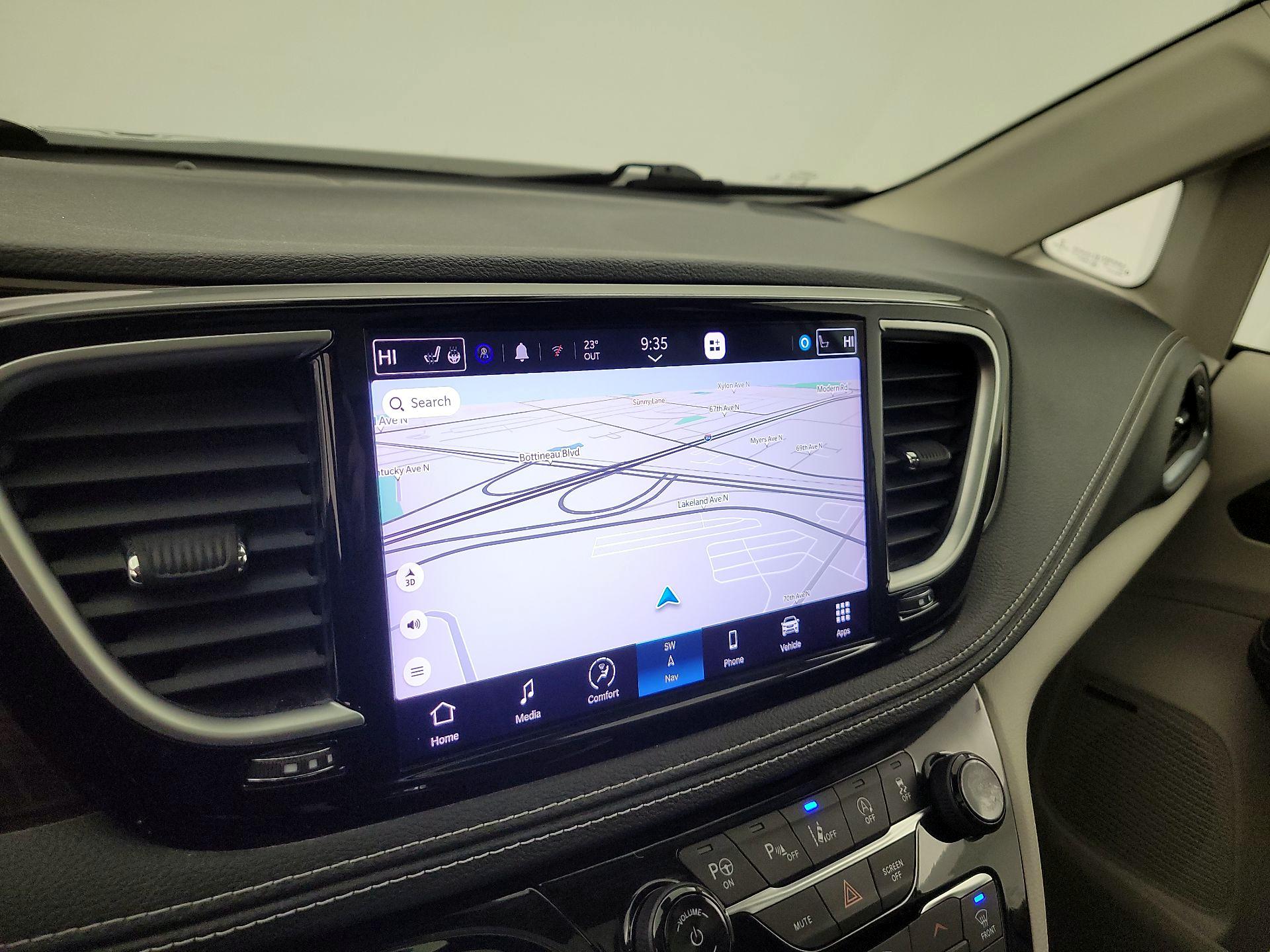 Thumbnail: 2022 Chrysler Pacifica - 14