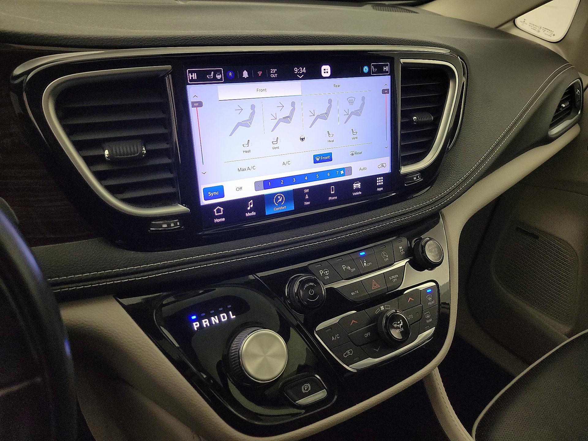 Thumbnail: 2022 Chrysler Pacifica - 17