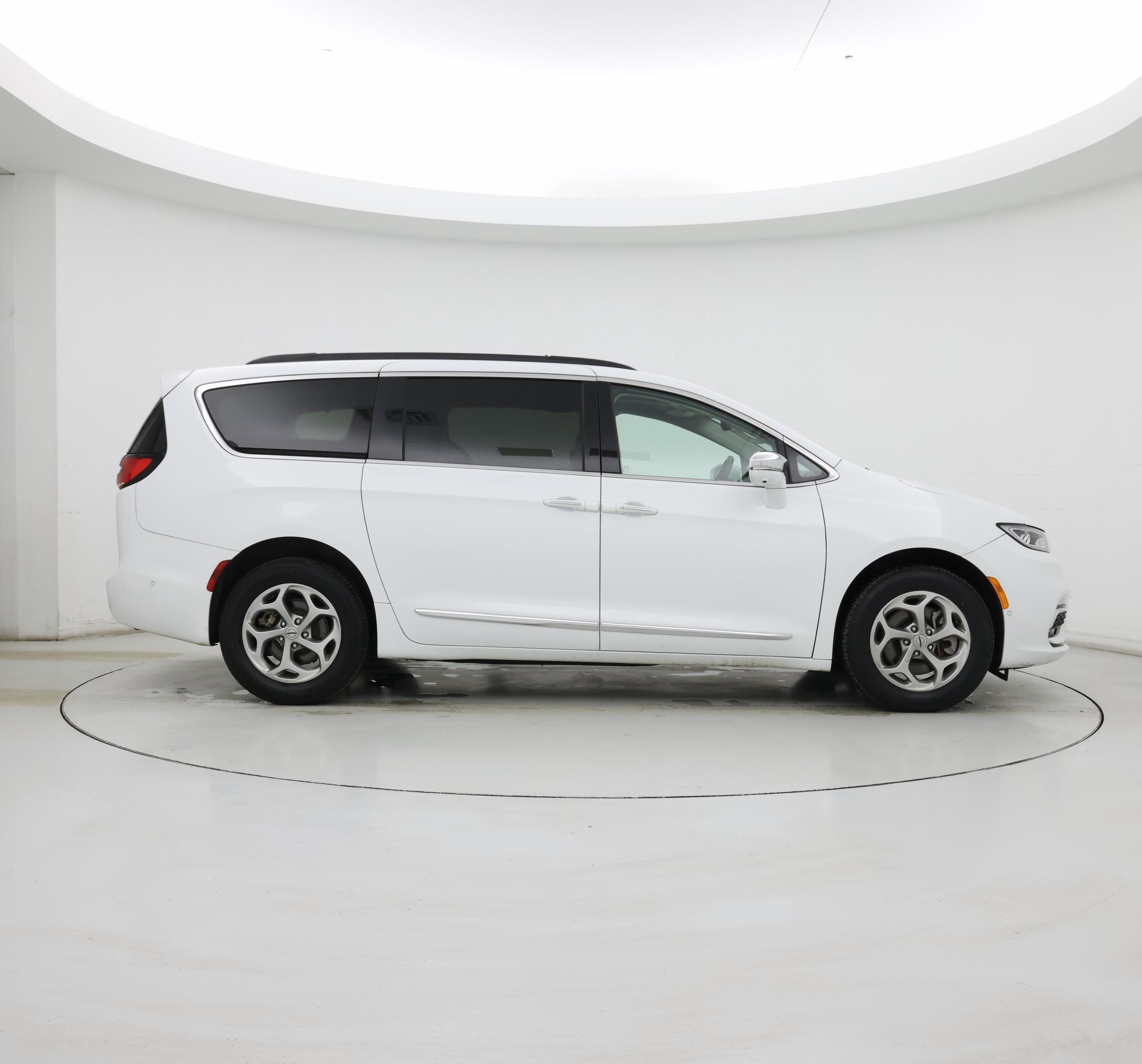 Thumbnail: 2022 Chrysler Pacifica - 7