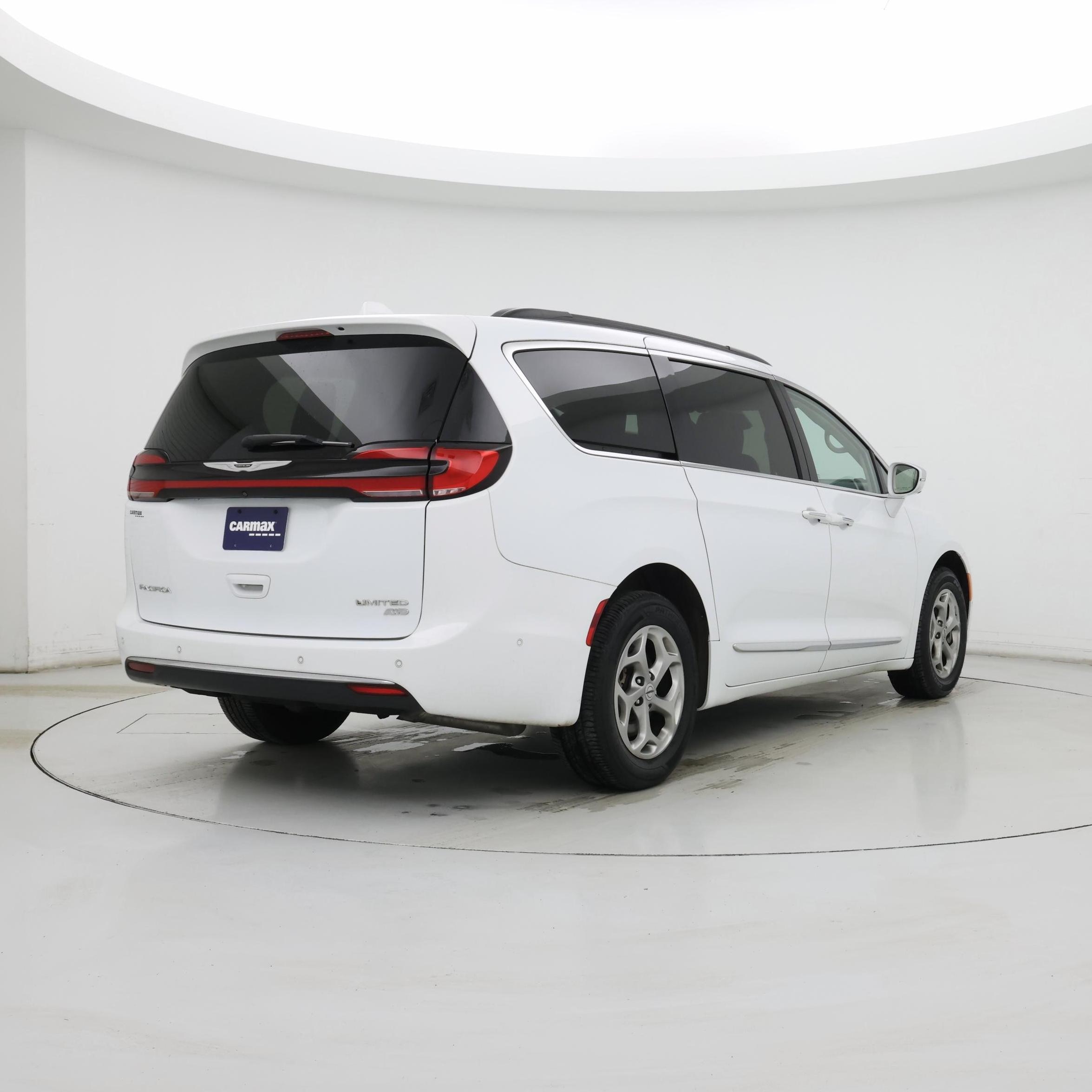 Thumbnail: 2022 Chrysler Pacifica - 8