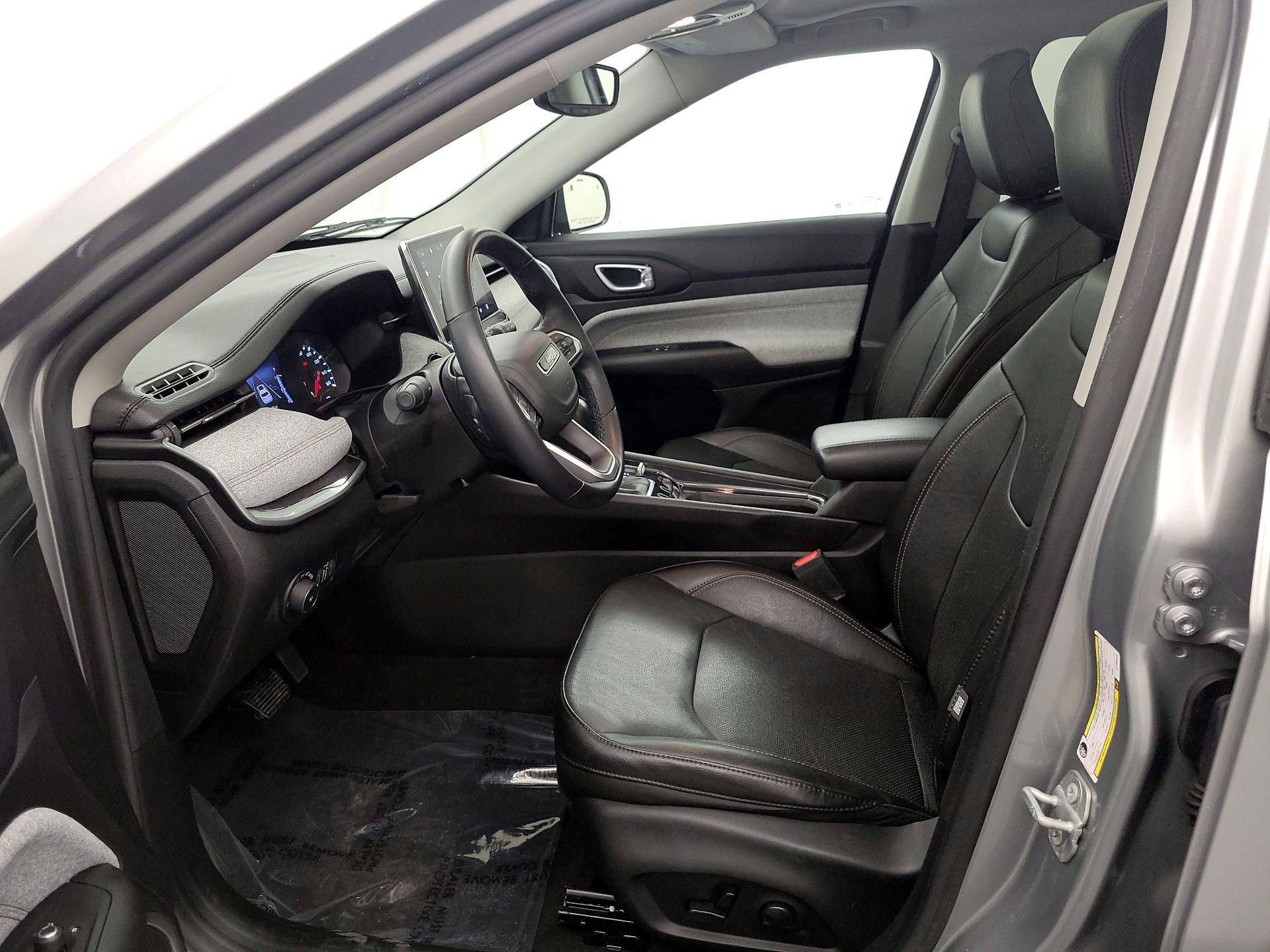 Thumbnail: 2022 Jeep Compass - 11