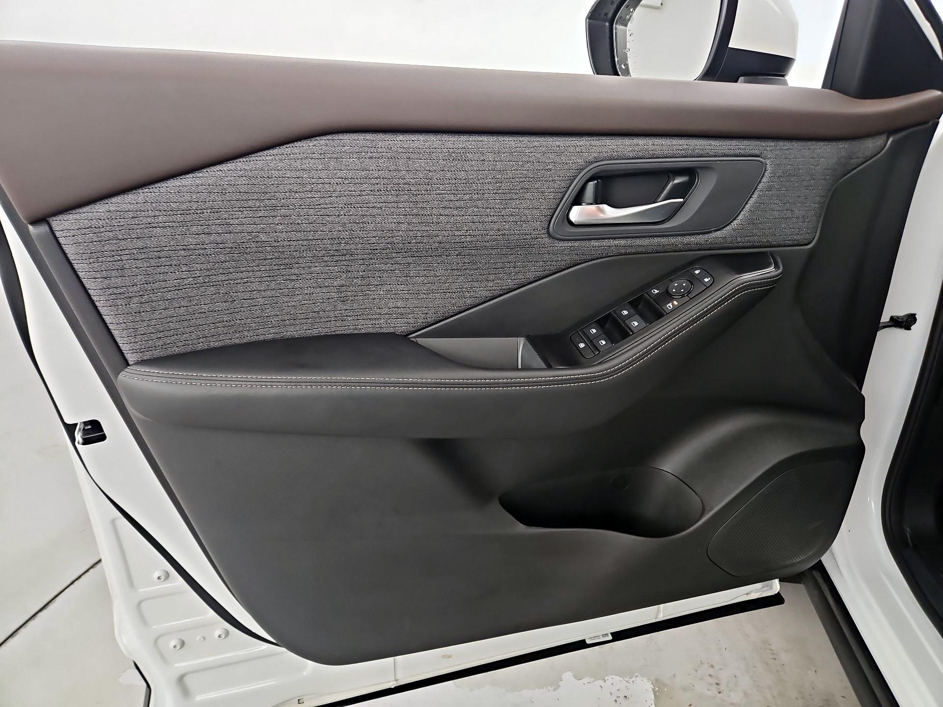 Thumbnail: 2023 Nissan Rogue - 12