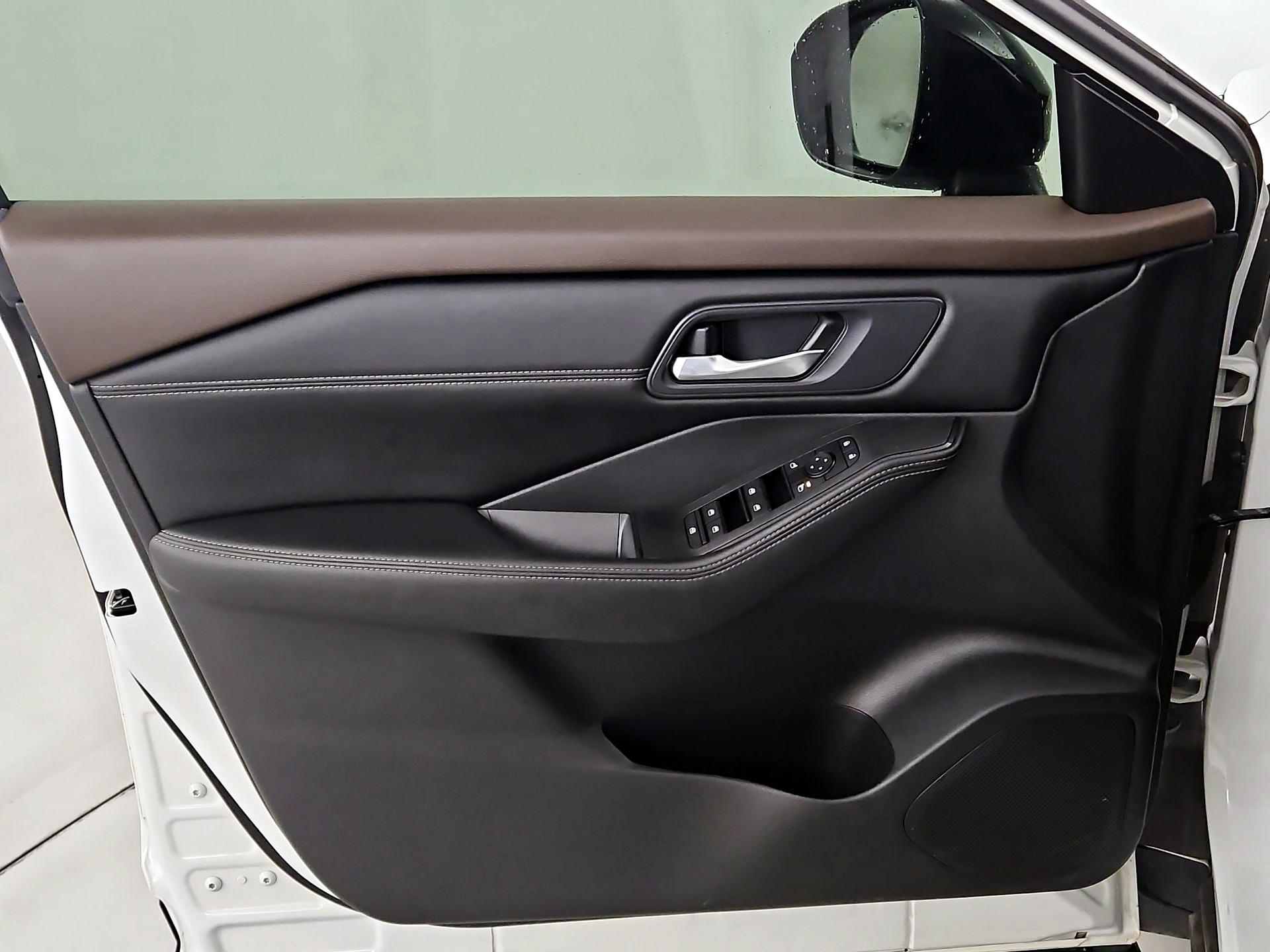 Thumbnail: 2023 Nissan Rogue - 12