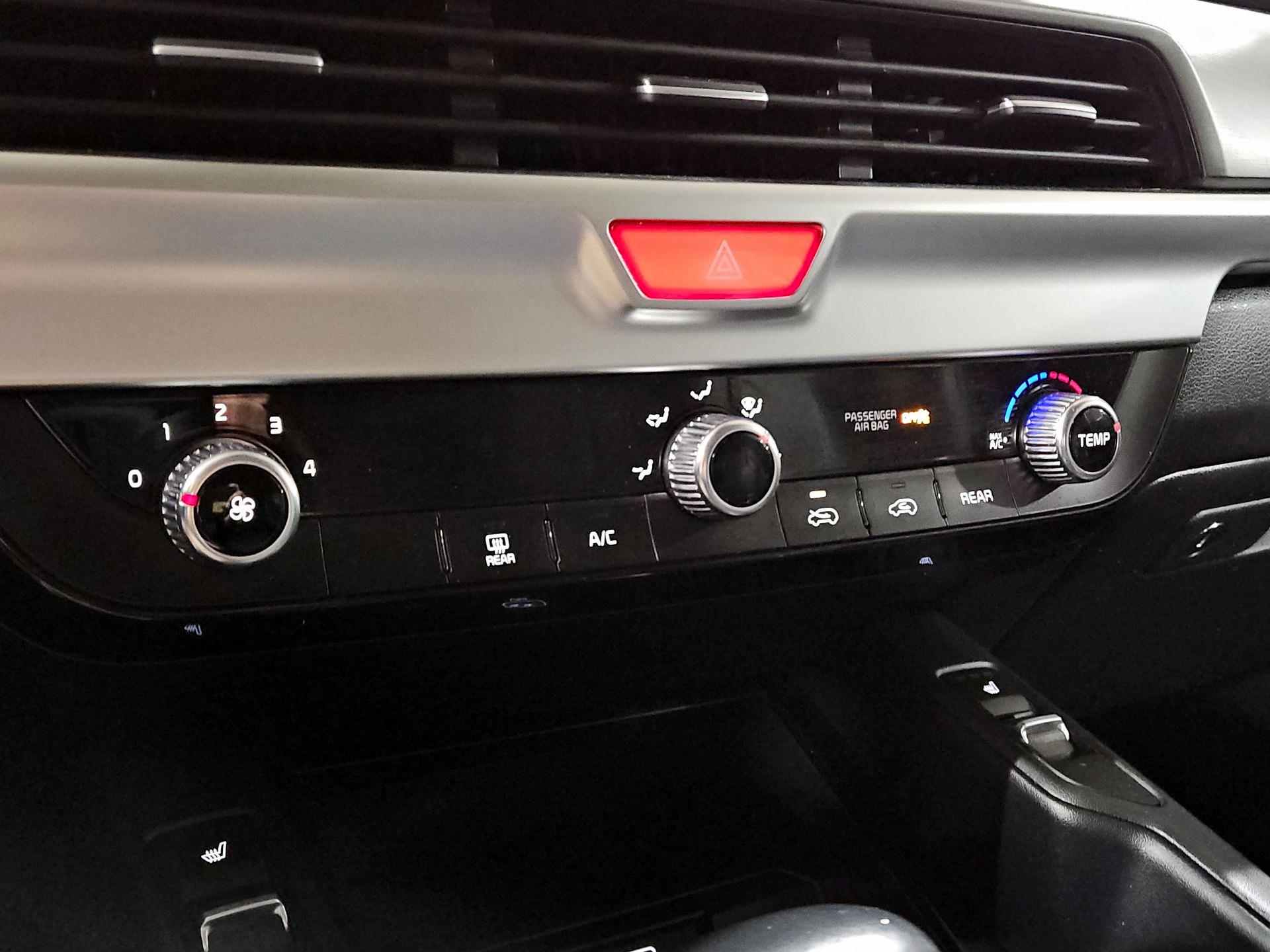 Thumbnail: 2020 Kia Telluride - 16