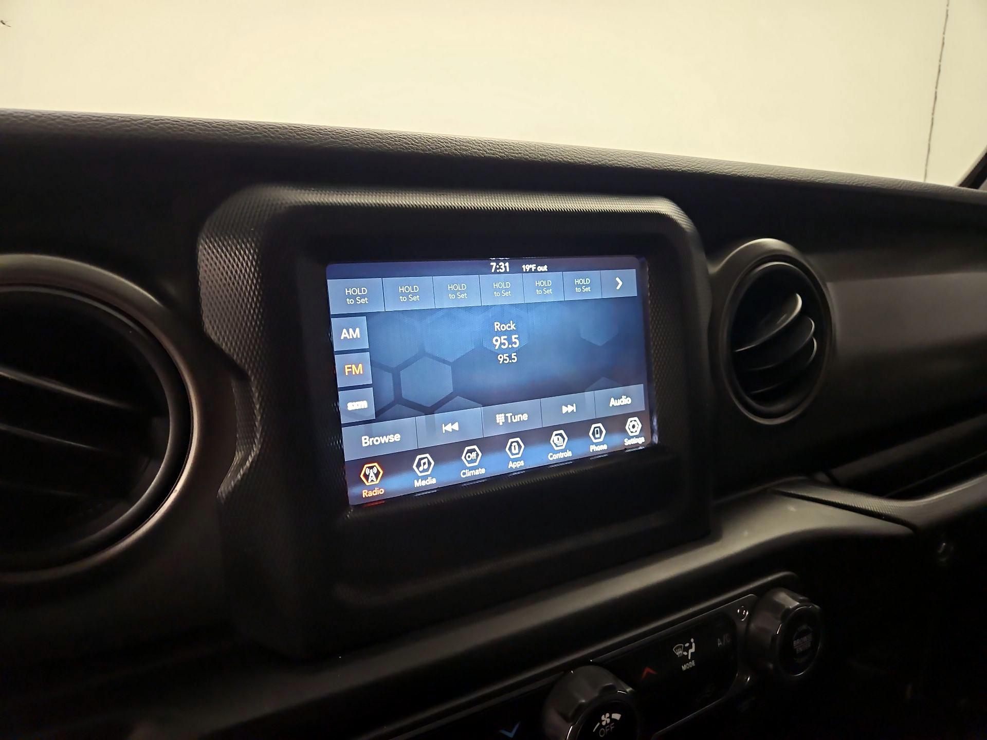 Thumbnail: 2022 Jeep Wrangler - 15