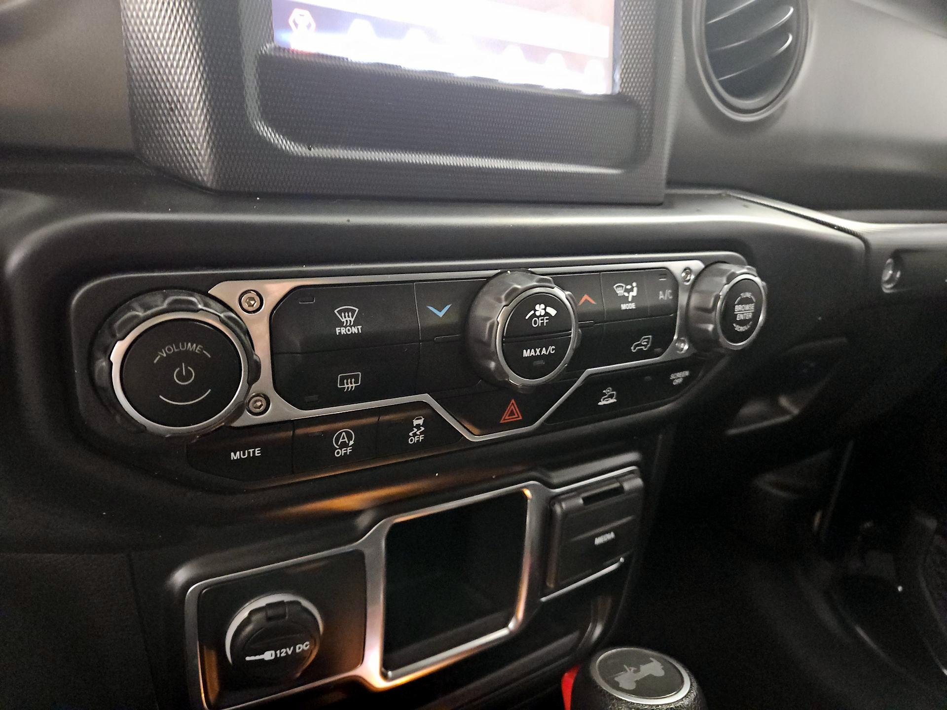 Thumbnail: 2022 Jeep Wrangler - 16