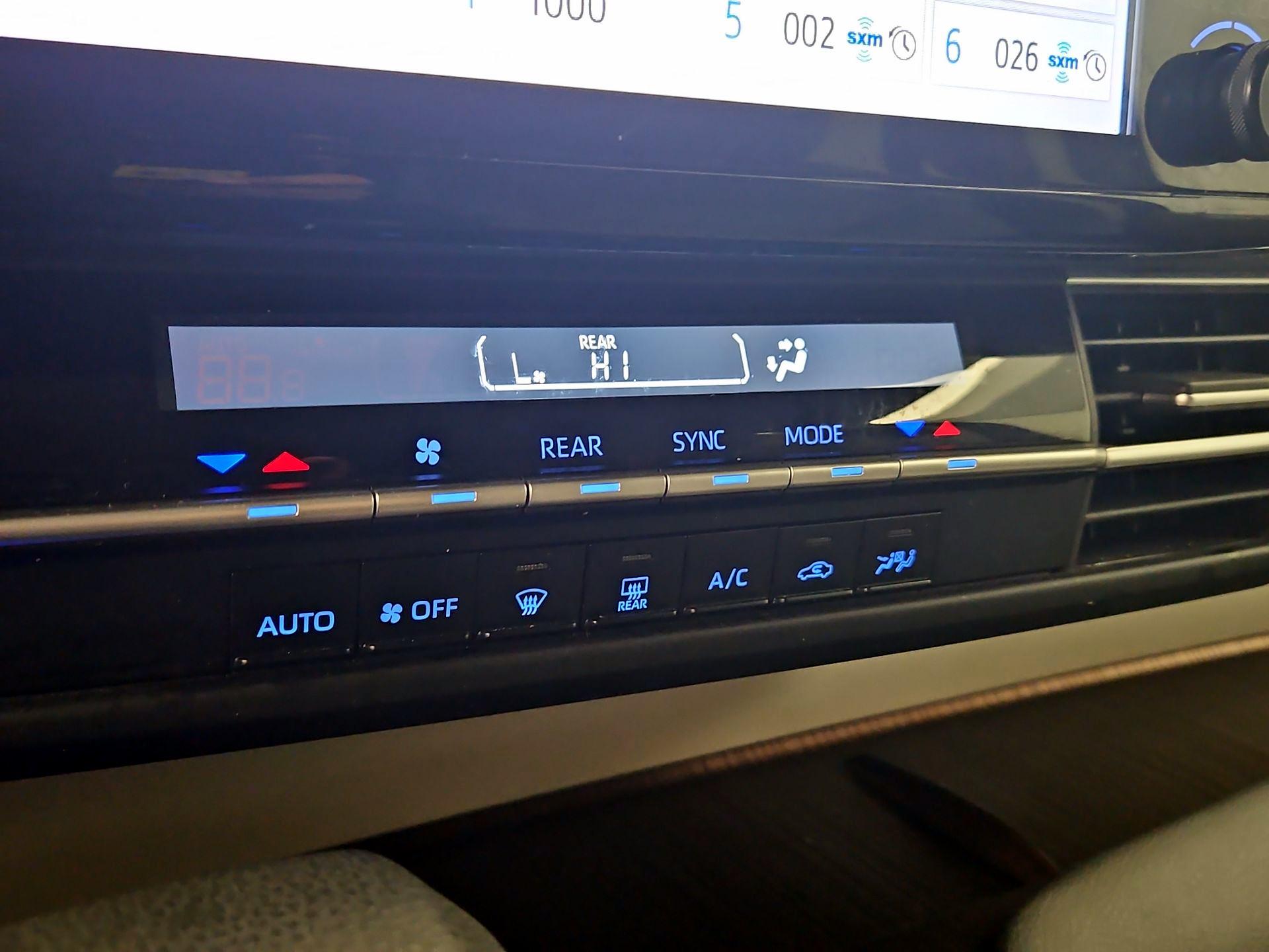 Thumbnail: 2024 Toyota Sienna - 16