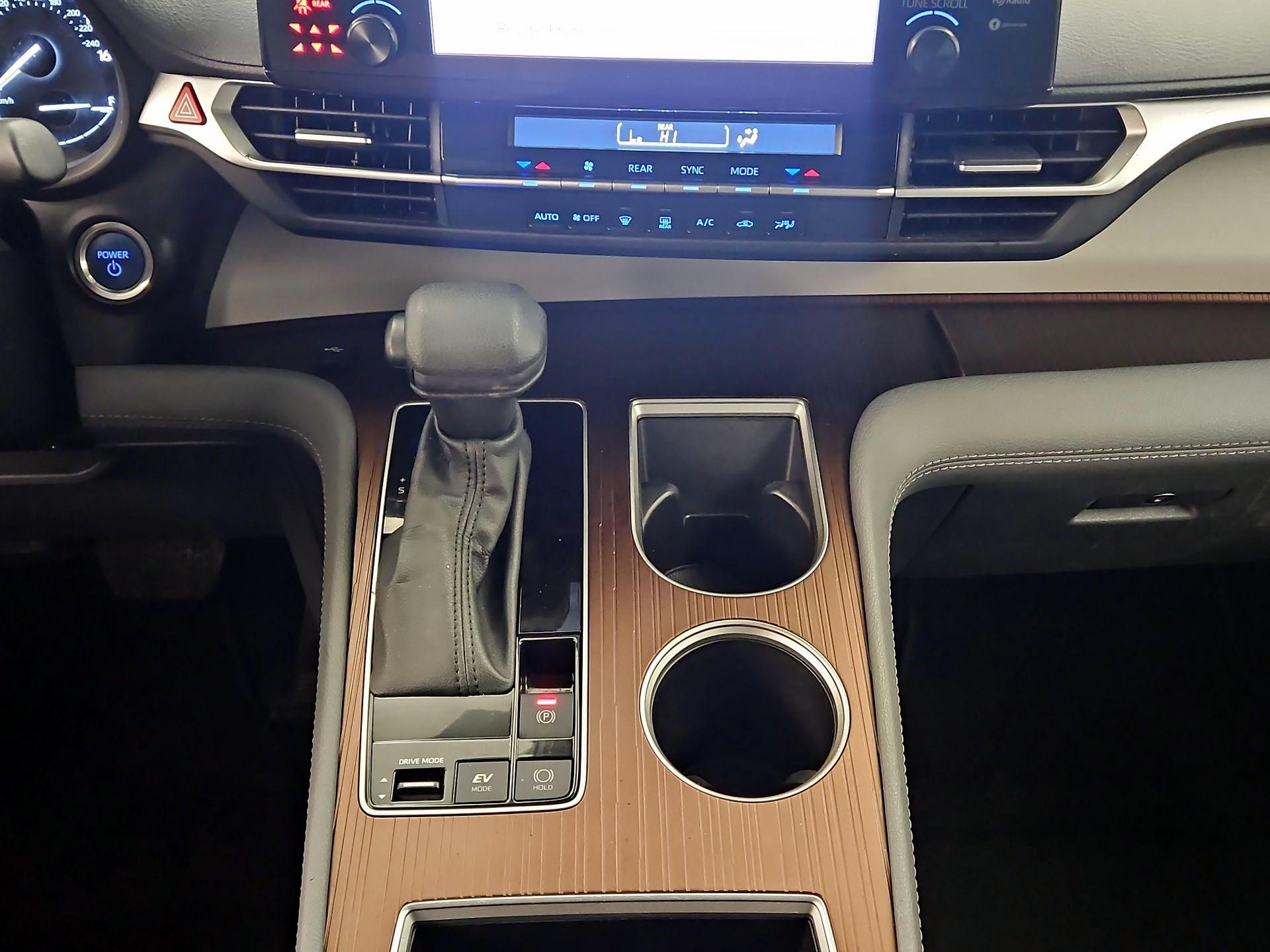 Thumbnail: 2024 Toyota Sienna - 17