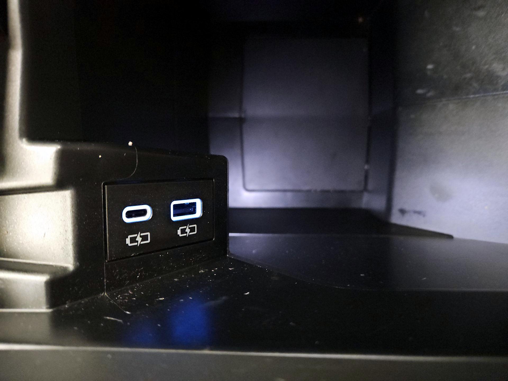 Thumbnail: 2024 Toyota Sienna - 18