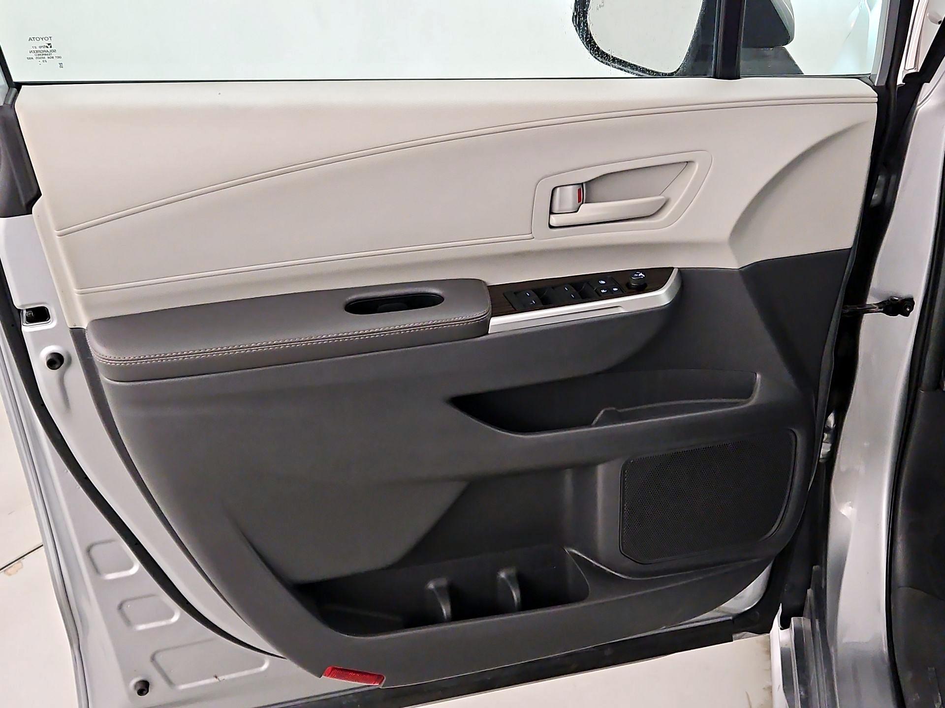 Thumbnail: 2024 Toyota Sienna - 12