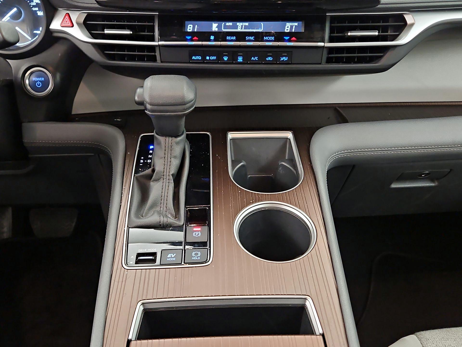 Thumbnail: 2024 Toyota Sienna - 17