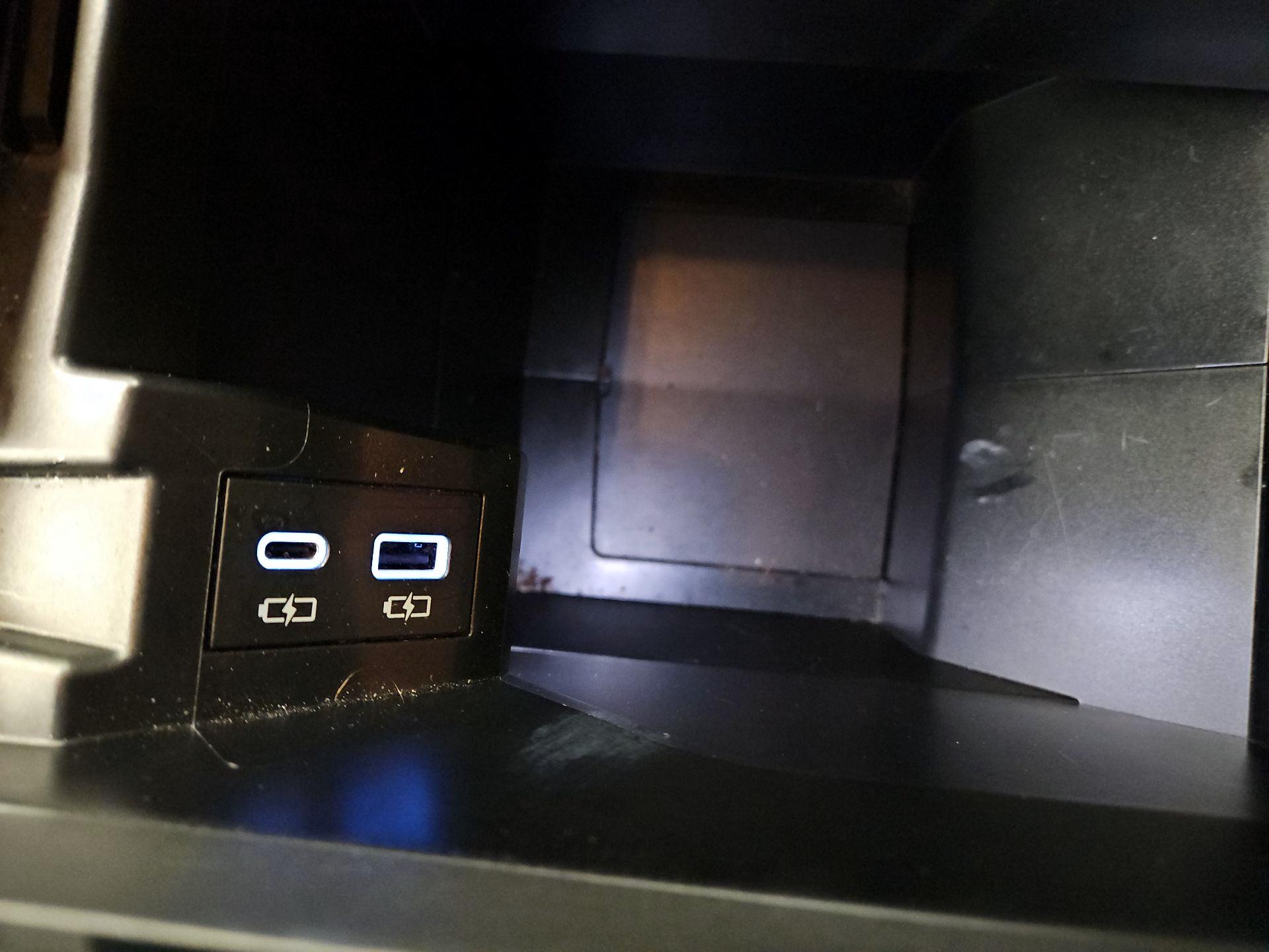 Thumbnail: 2024 Toyota Sienna - 18