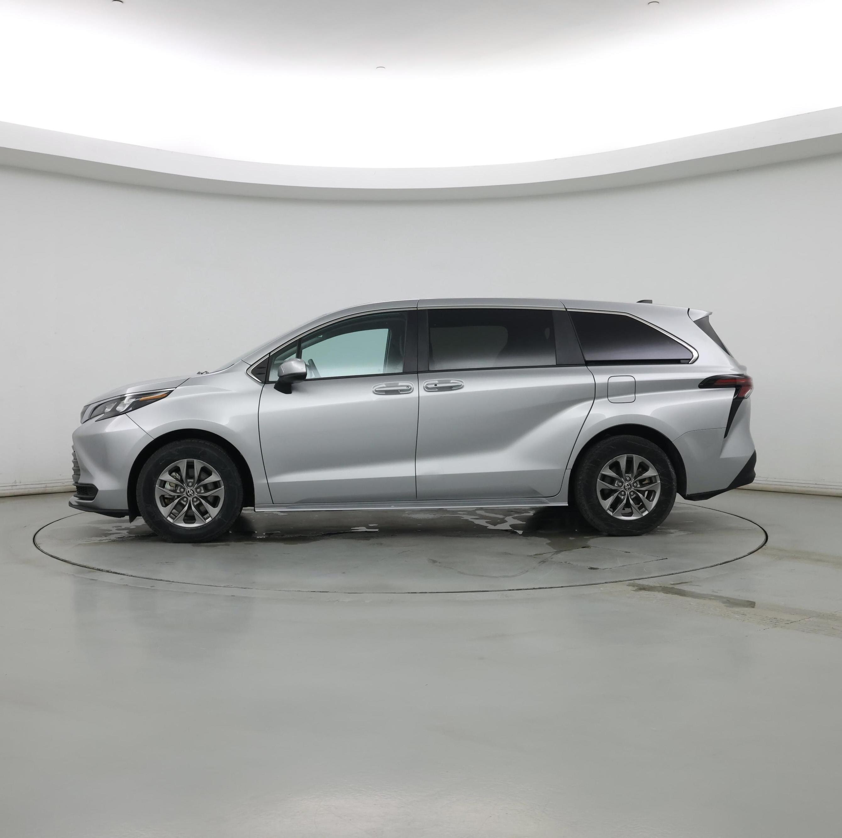 Thumbnail: 2024 Toyota Sienna - 3