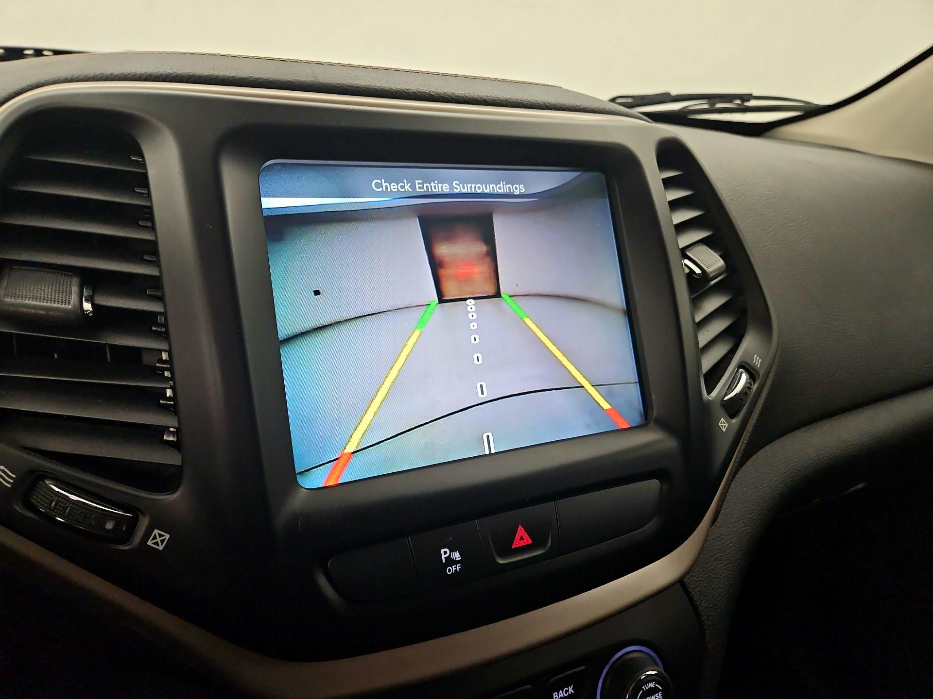 Thumbnail: 2016 Jeep Cherokee - 14