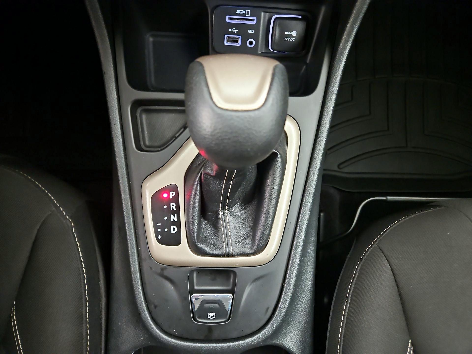 Thumbnail: 2016 Jeep Cherokee - 17