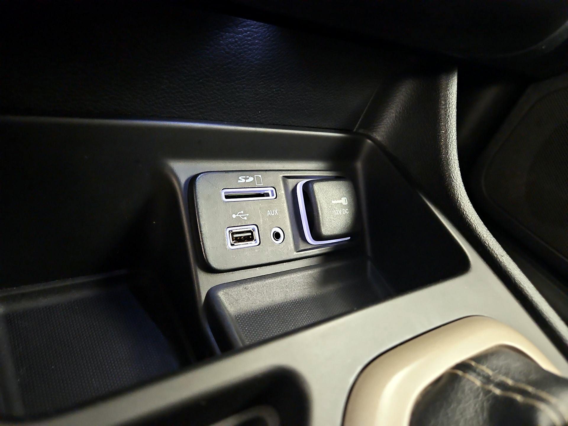 Thumbnail: 2016 Jeep Cherokee - 18