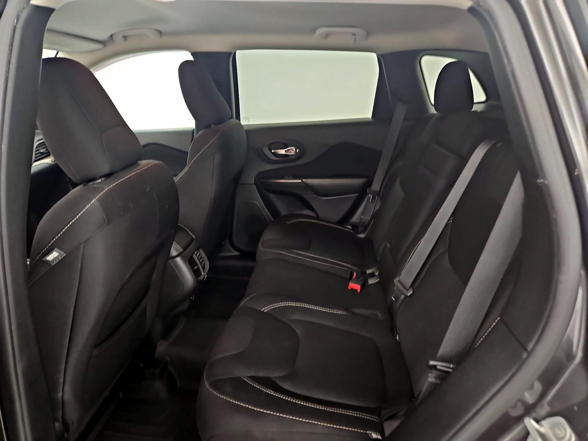 Thumbnail: 2016 Jeep Cherokee - 19