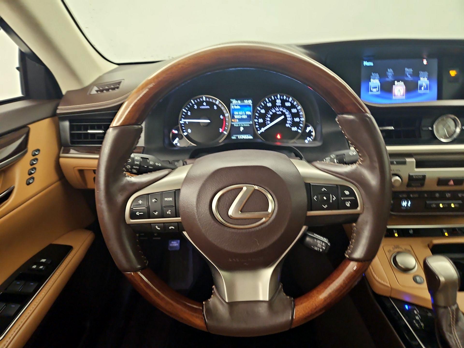 Thumbnail: 2016 Lexus ES - 10