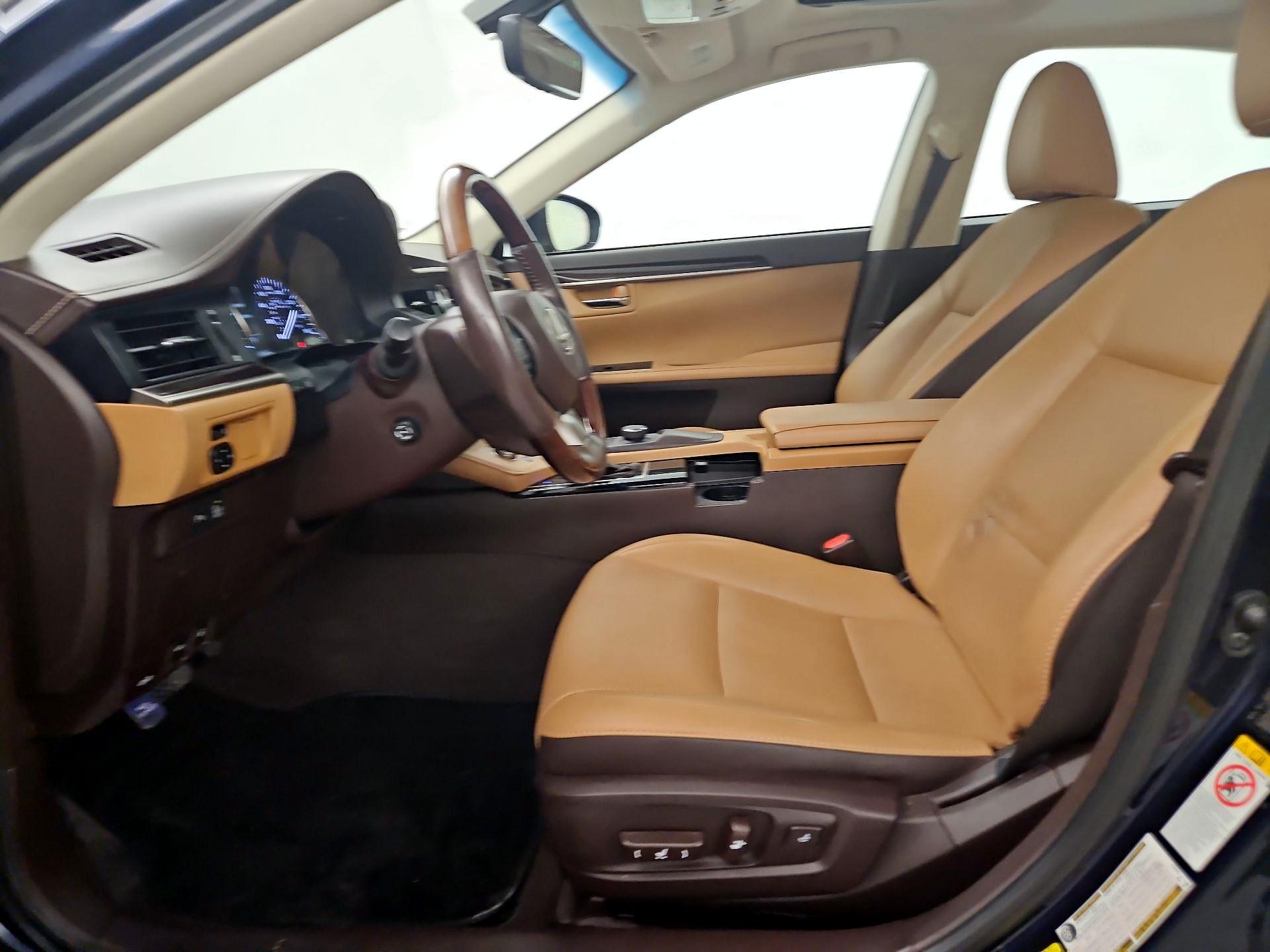 Thumbnail: 2016 Lexus ES - 11