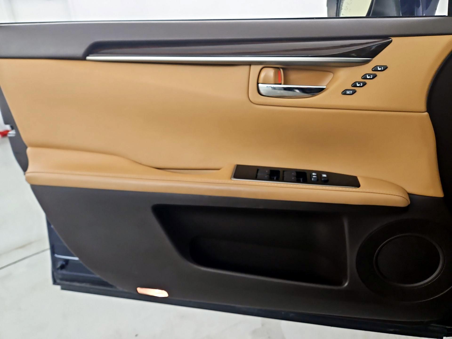 Thumbnail: 2016 Lexus ES - 12