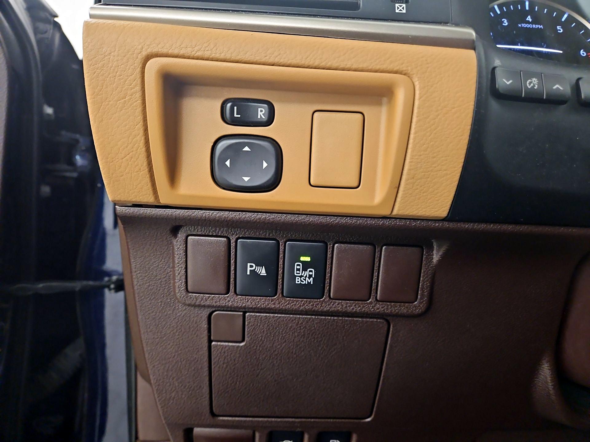 Thumbnail: 2016 Lexus ES - 13