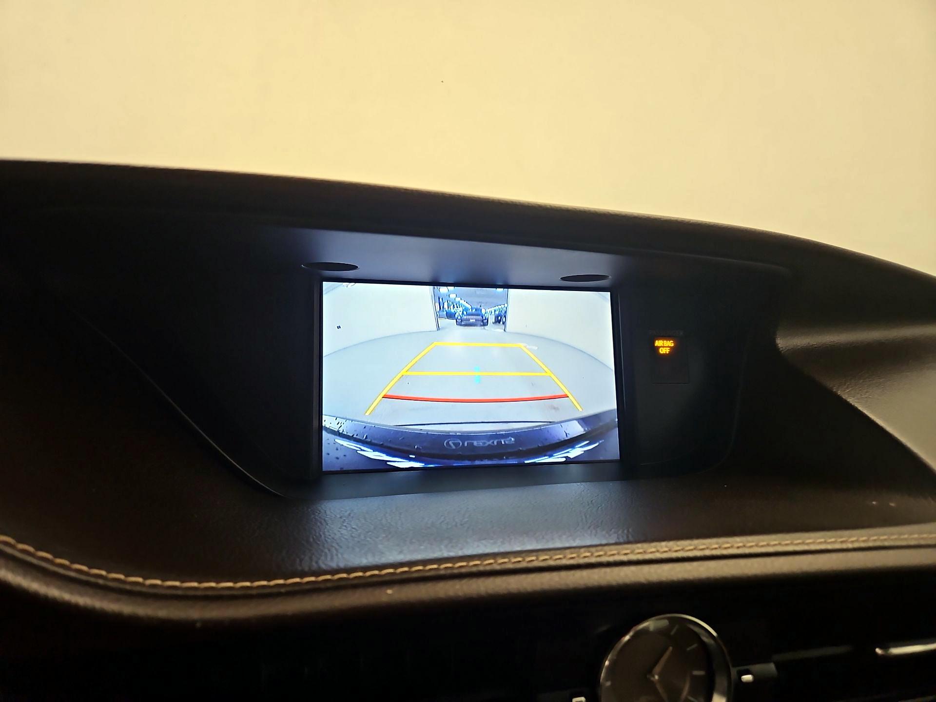 Thumbnail: 2016 Lexus ES - 14