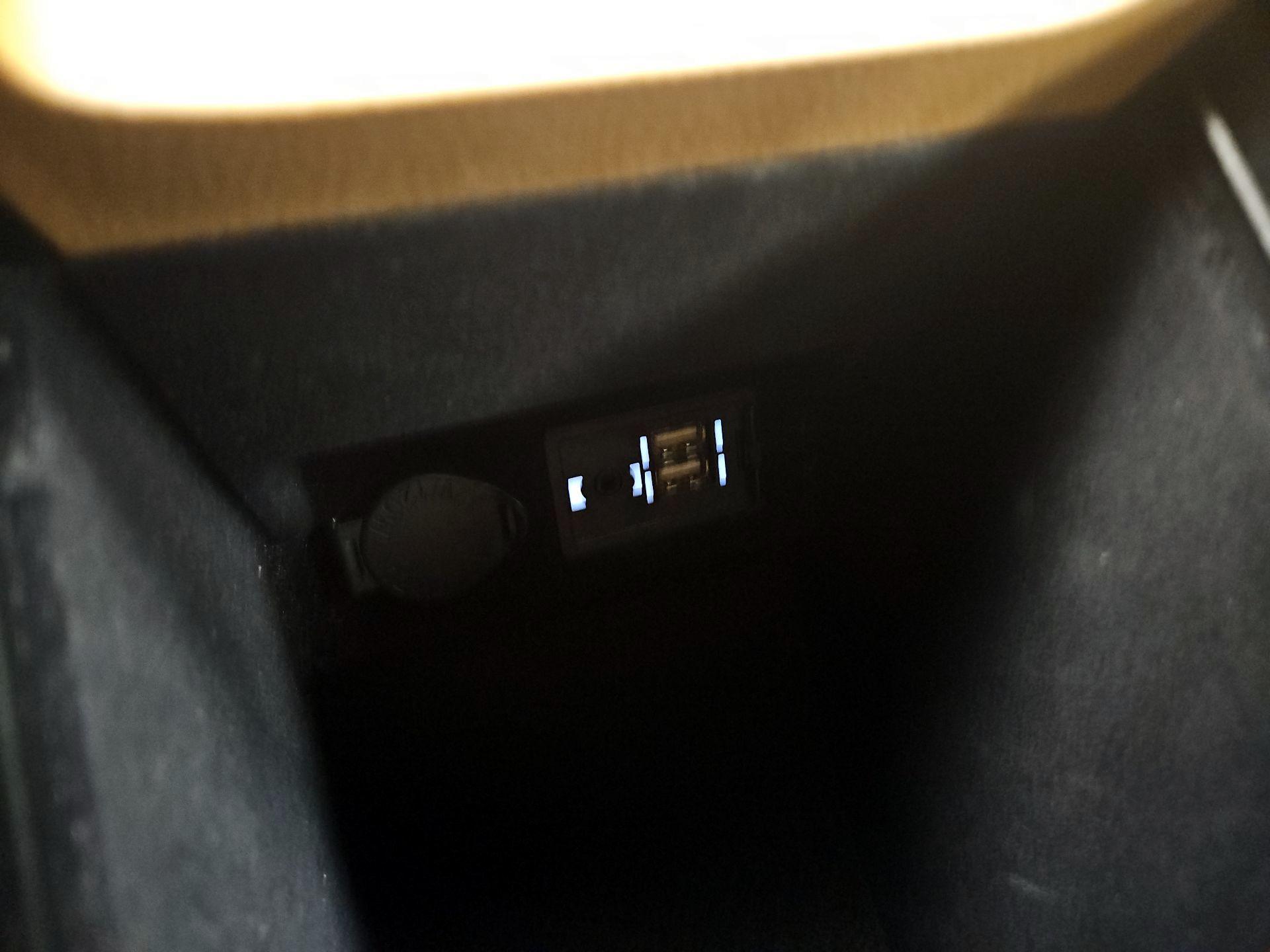 Thumbnail: 2016 Lexus ES - 18