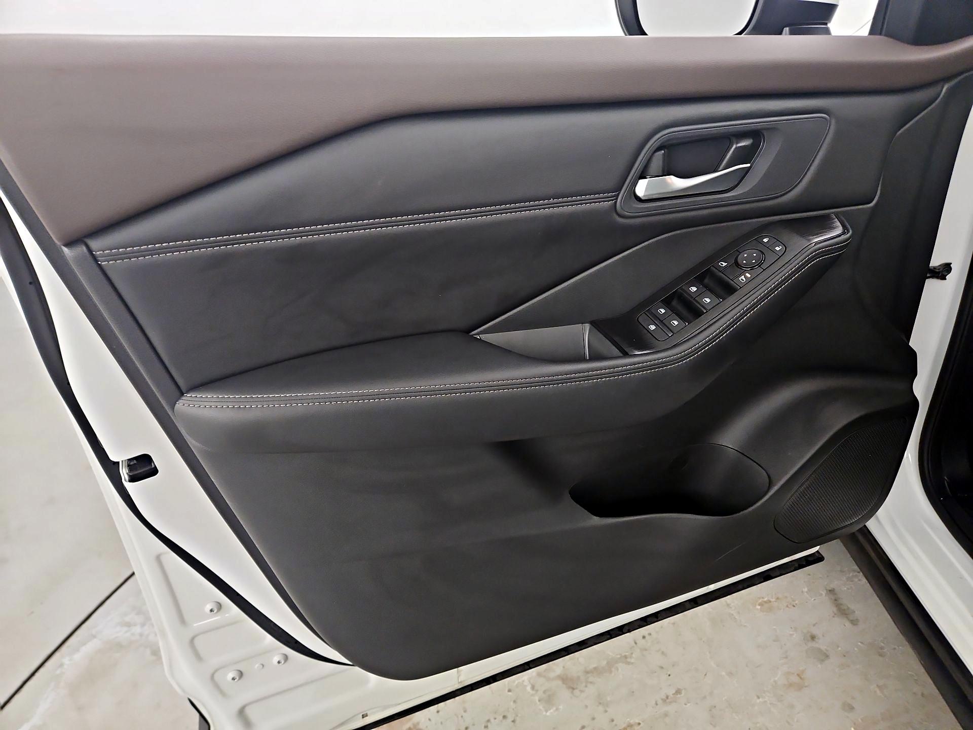 Thumbnail: 2023 Nissan Rogue - 12