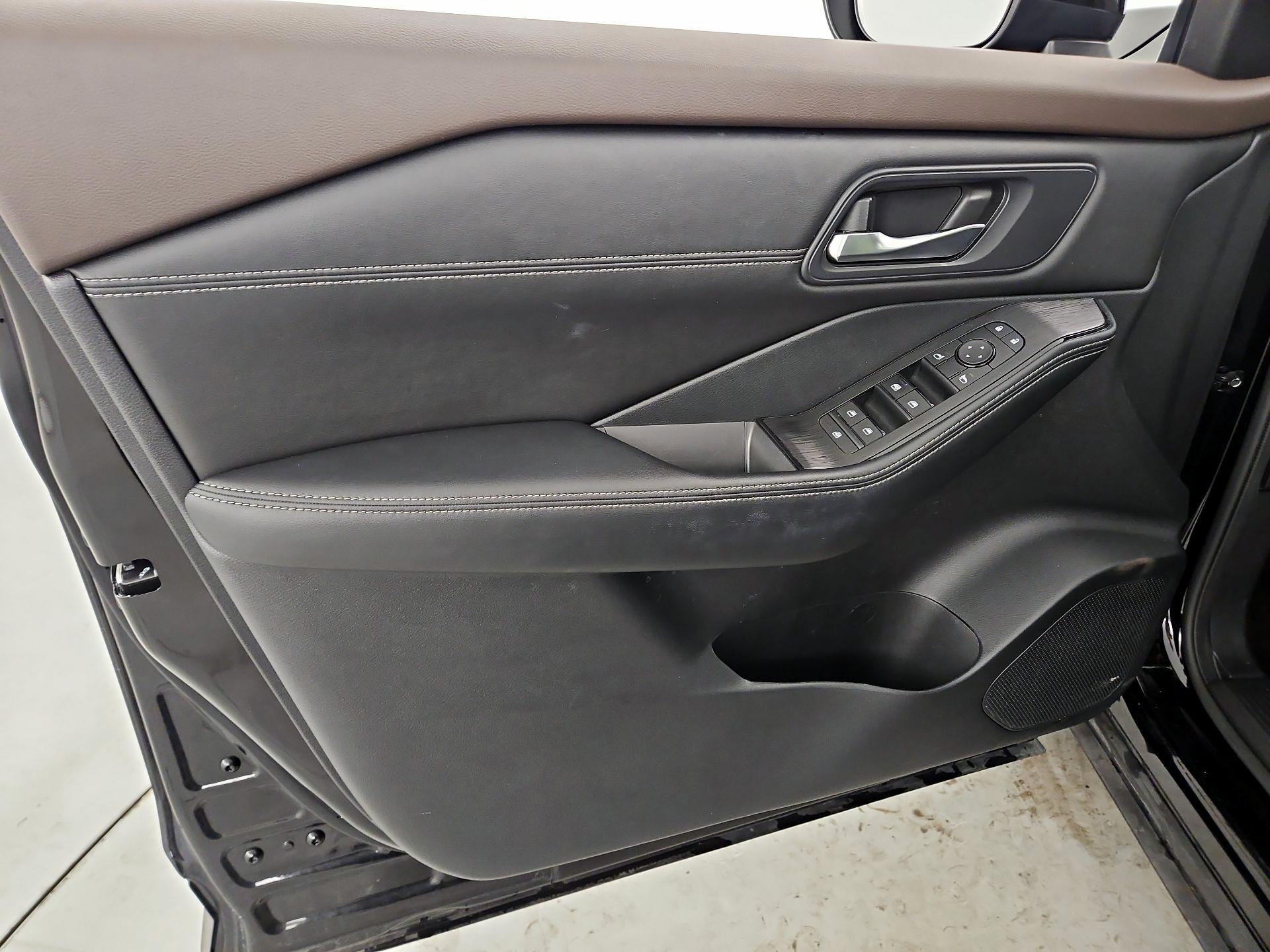 Thumbnail: 2023 Nissan Rogue - 12