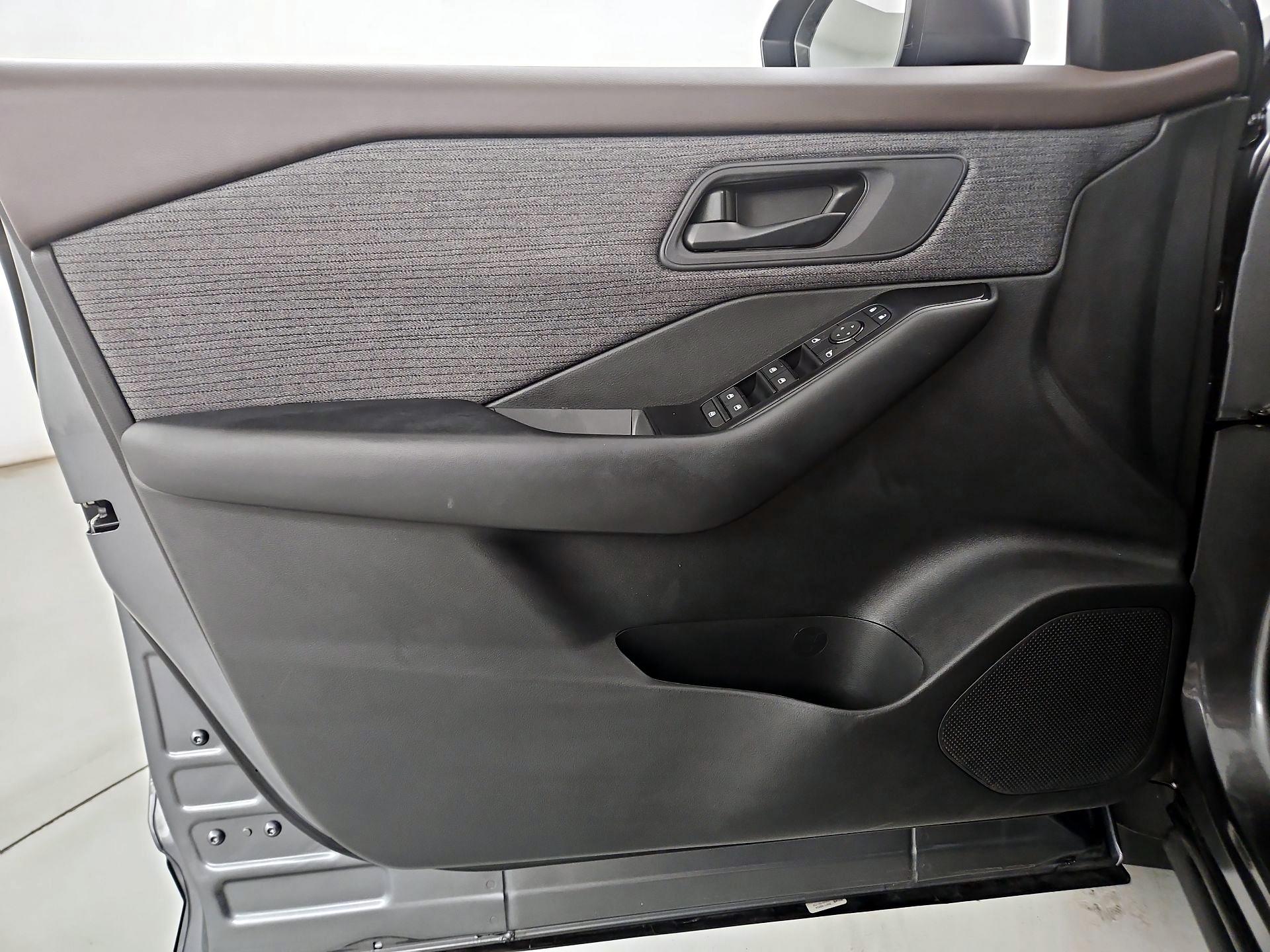 Thumbnail: 2023 Nissan Rogue - 12