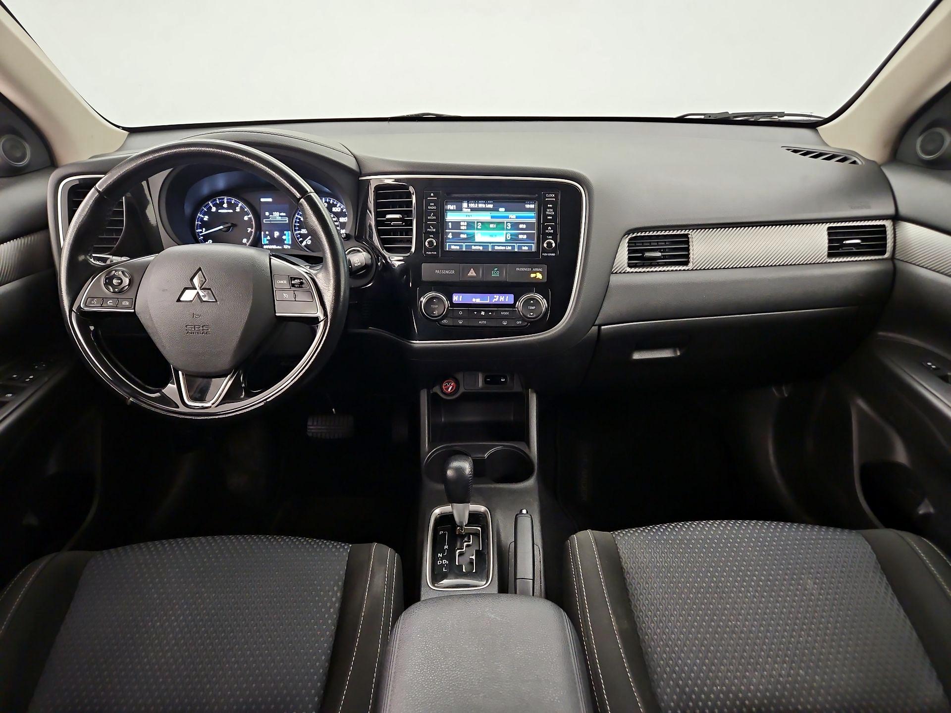 Thumbnail: 2016 Mitsubishi Outlander - 9