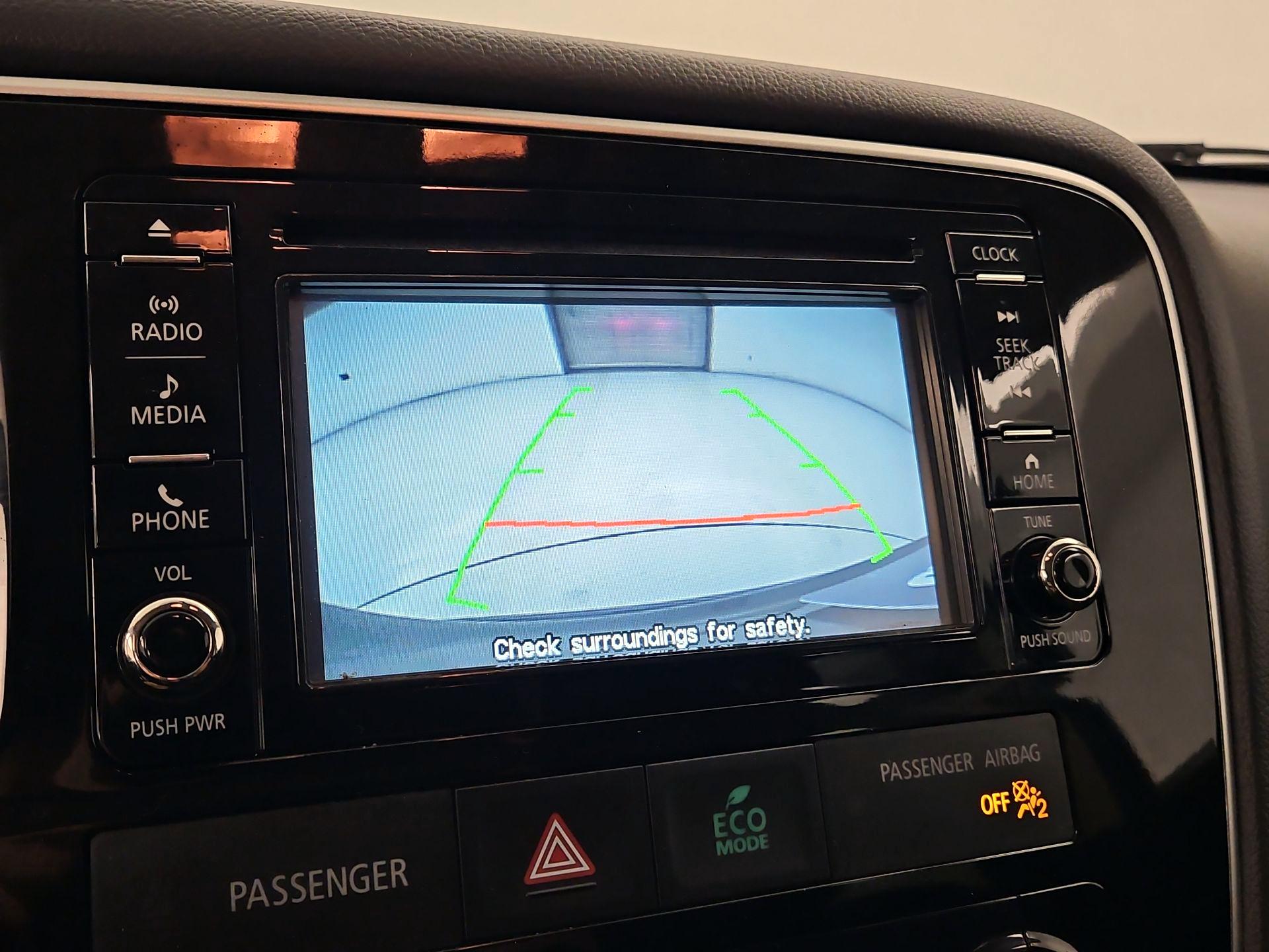 Thumbnail: 2016 Mitsubishi Outlander - 13