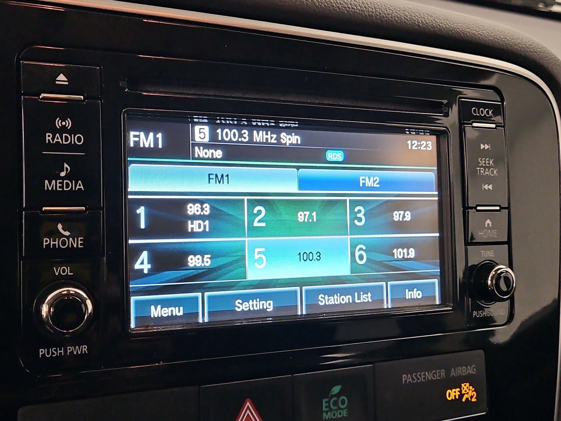 Thumbnail: 2016 Mitsubishi Outlander - 14