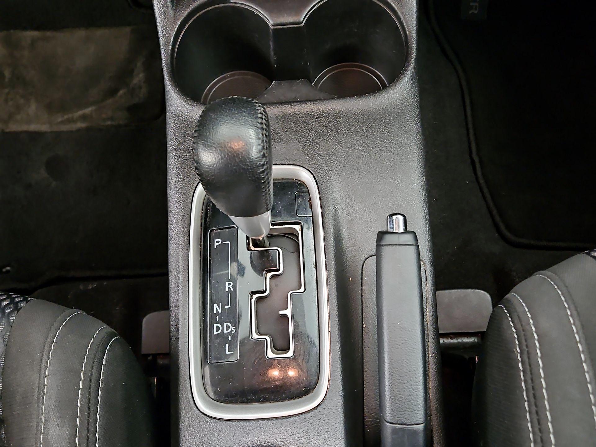 Thumbnail: 2016 Mitsubishi Outlander - 16