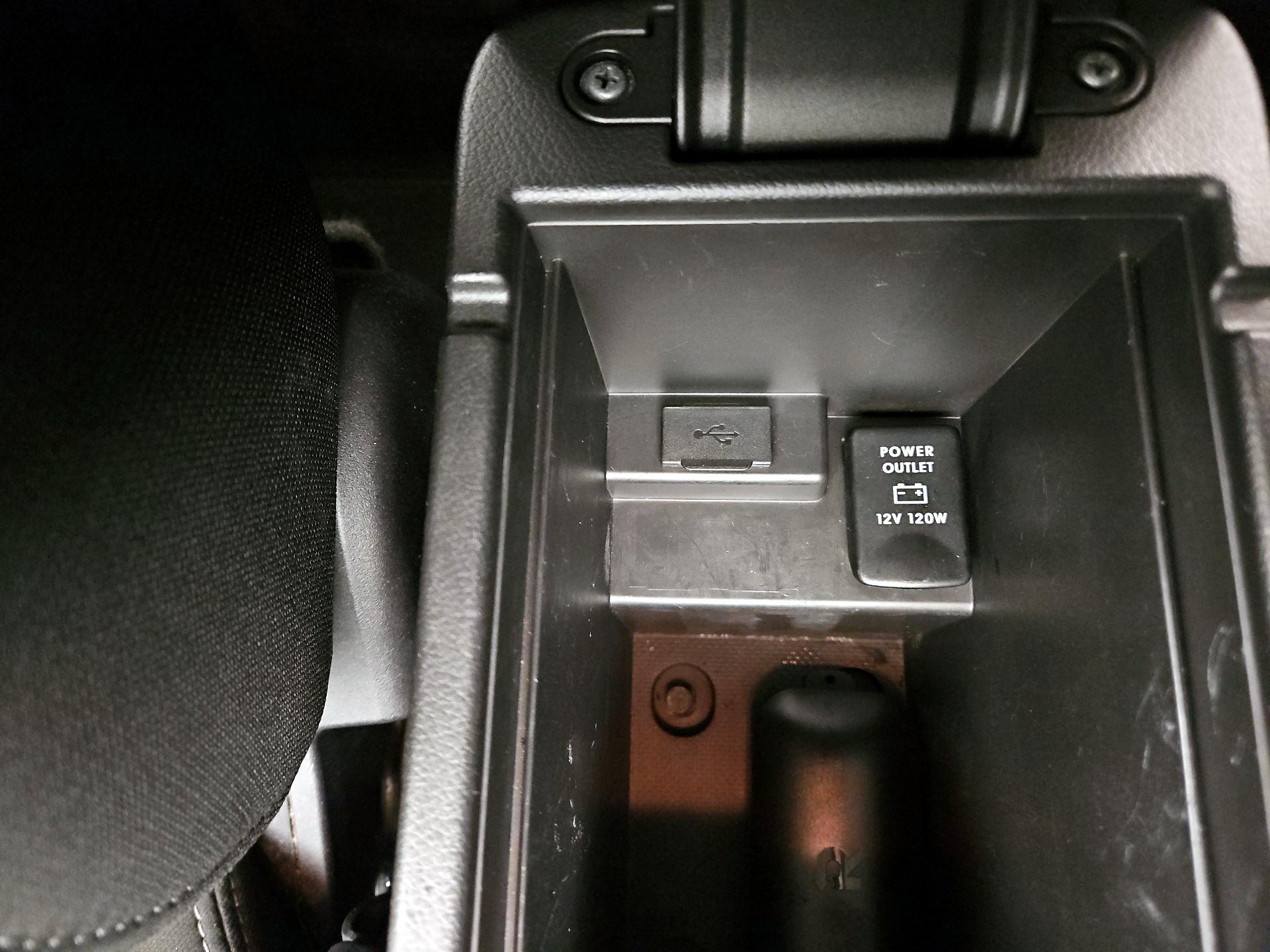 Thumbnail: 2016 Mitsubishi Outlander - 17