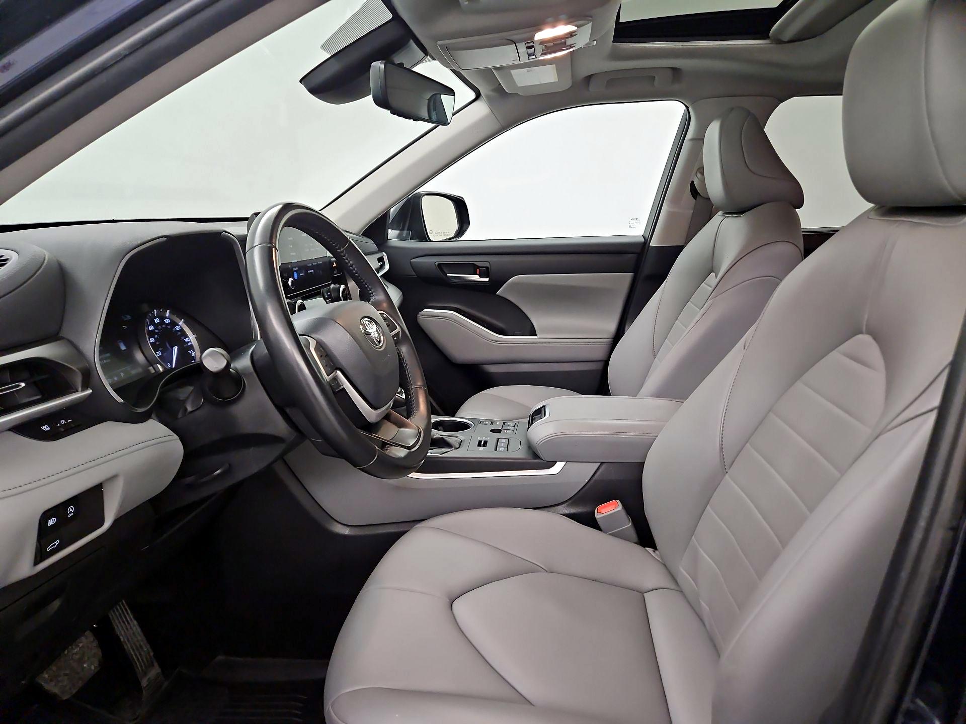 Thumbnail: 2024 Toyota Highlander - 11