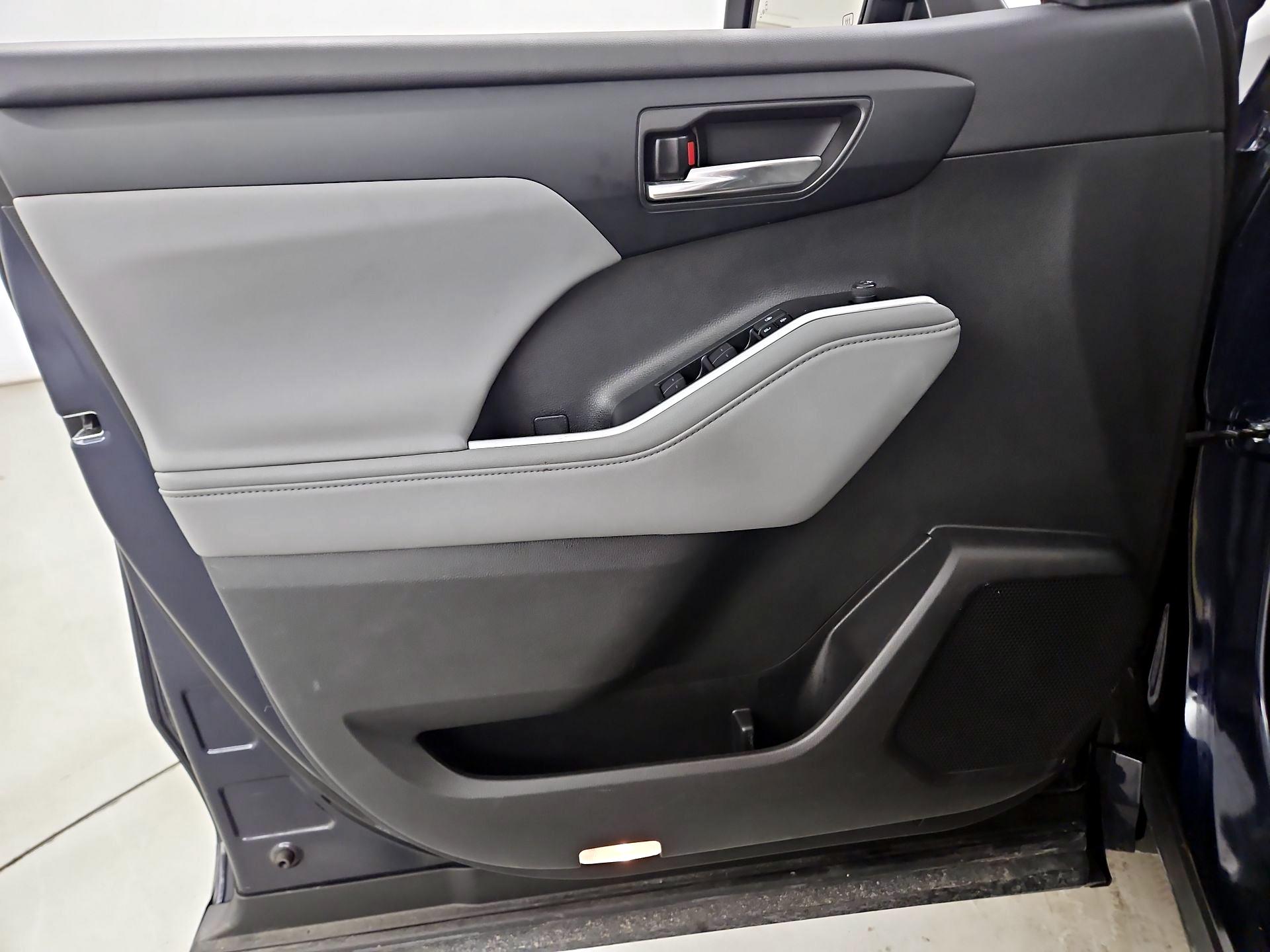 Thumbnail: 2024 Toyota Highlander - 12