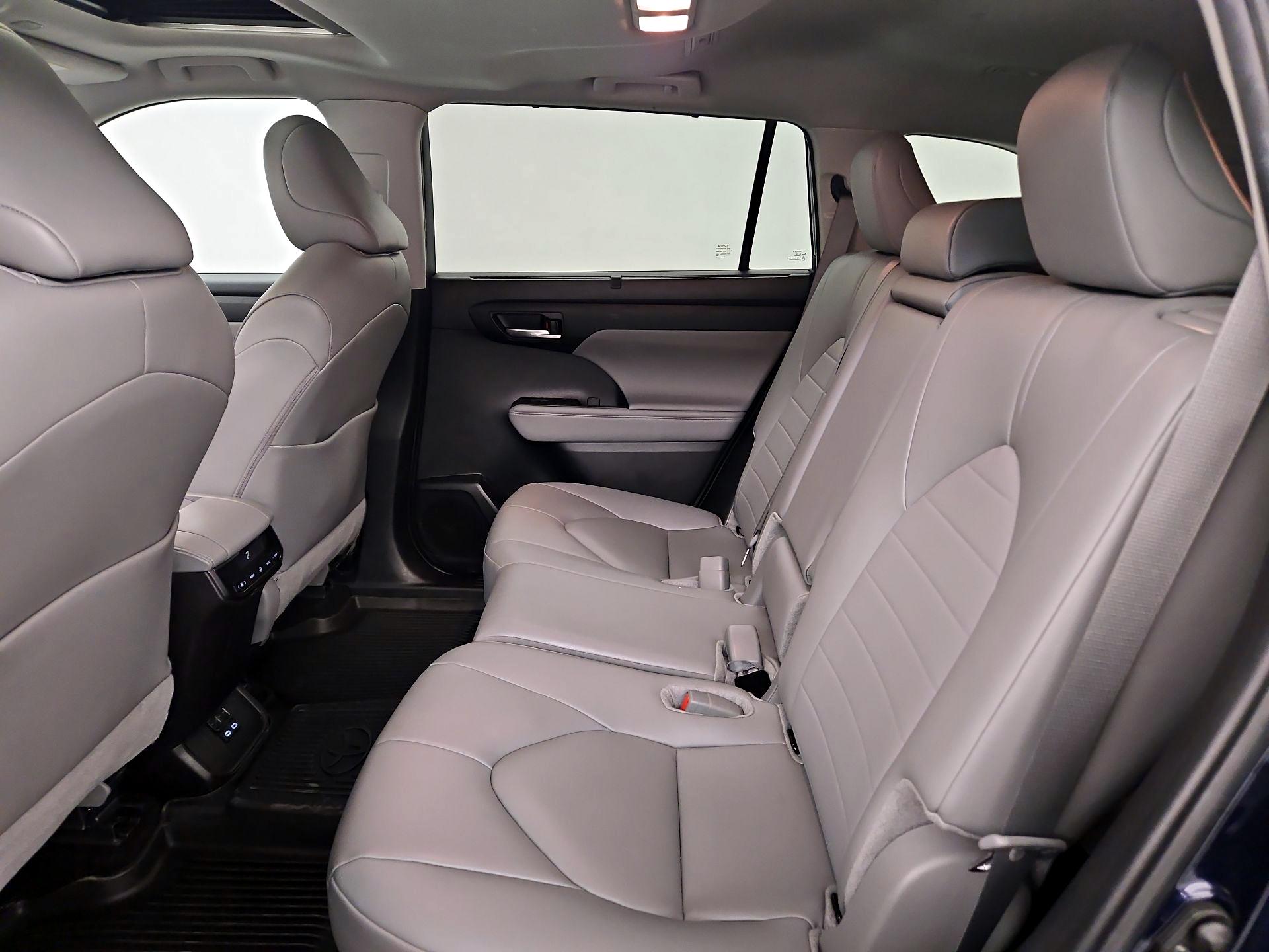 Thumbnail: 2024 Toyota Highlander - 20